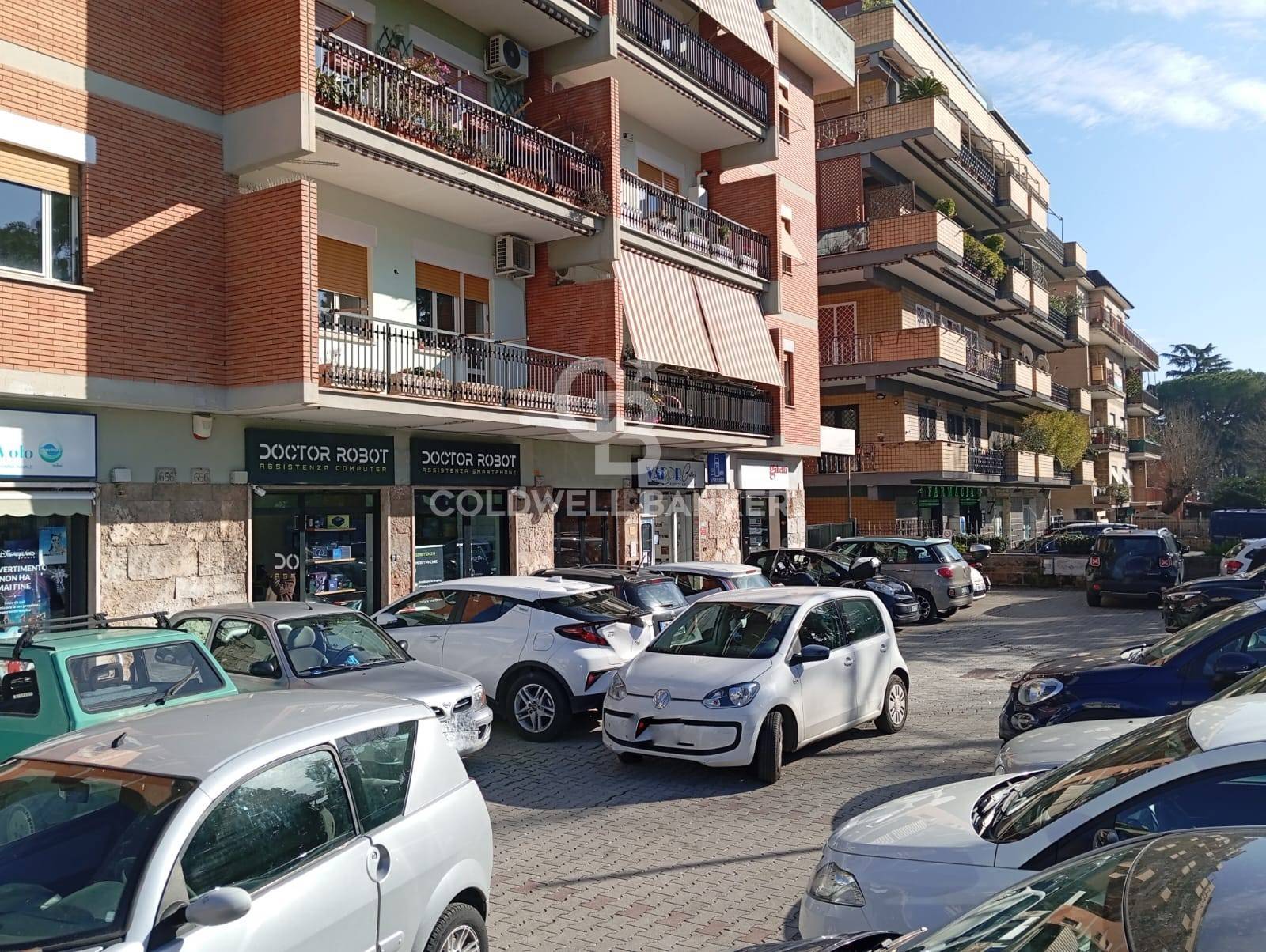 Negozio in affitto a Cassia, Roma (RM)