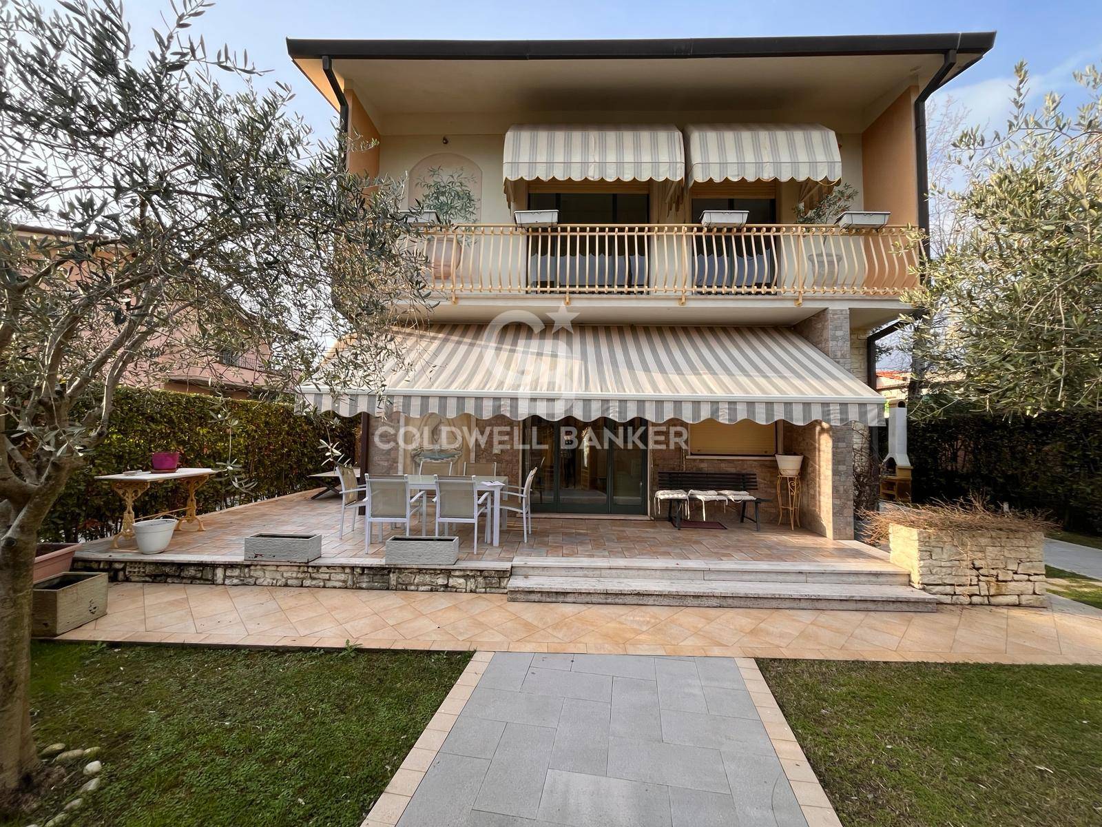 Bifamiliare in affitto a Forte dei Marmi
