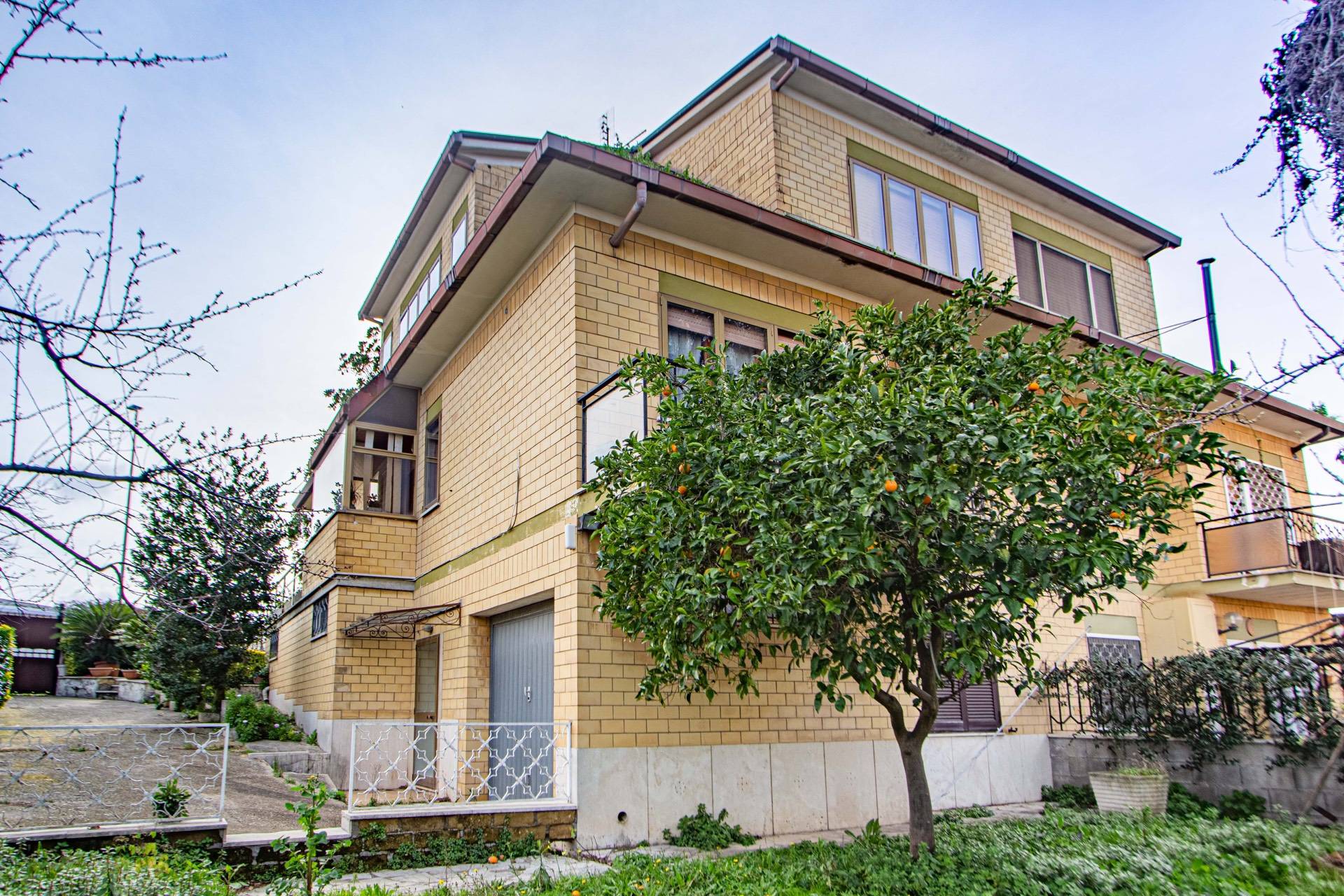 Villa bifamiliare in vendita a Roma