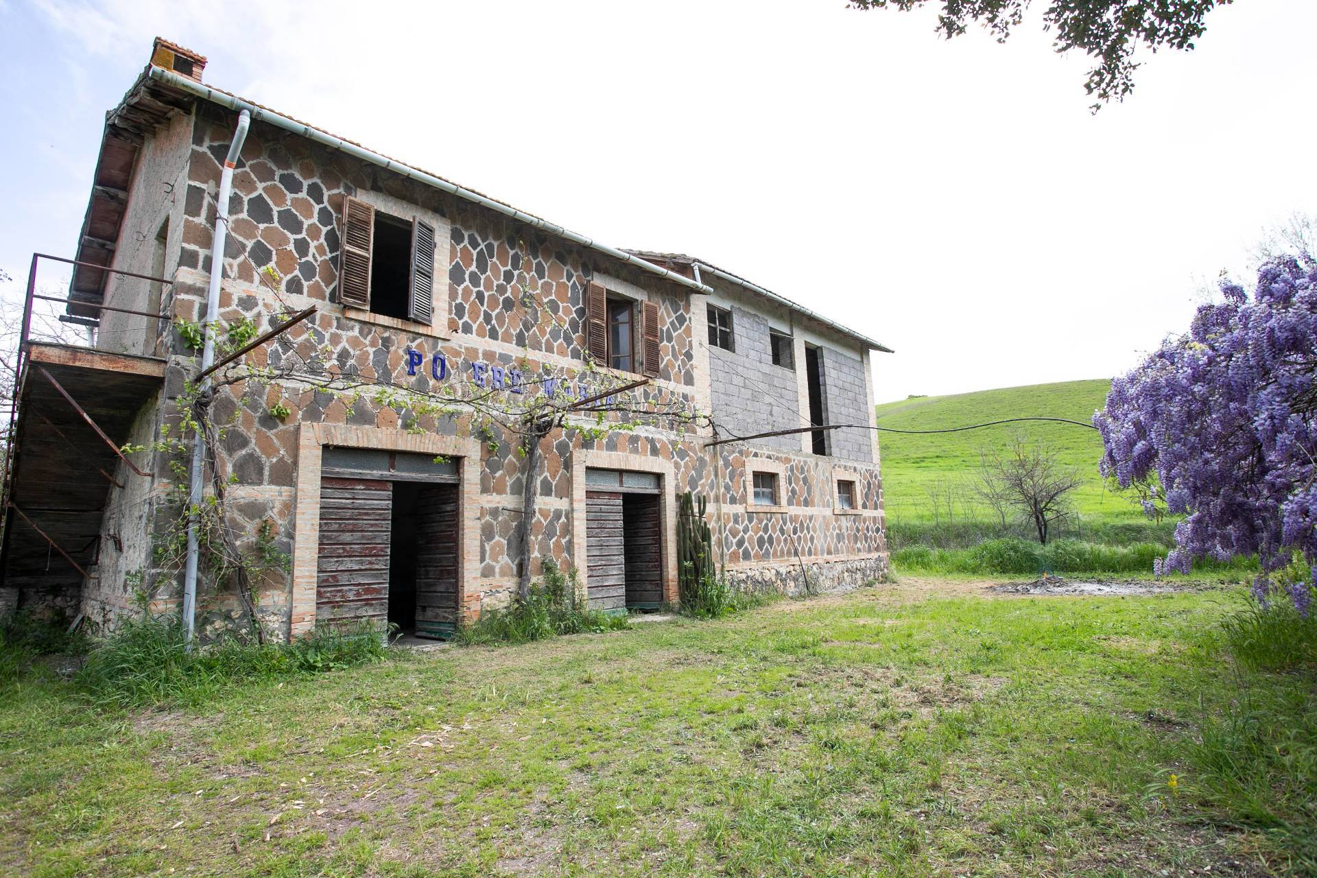 Rustico/Casale/Corte in vendita a Tuscania