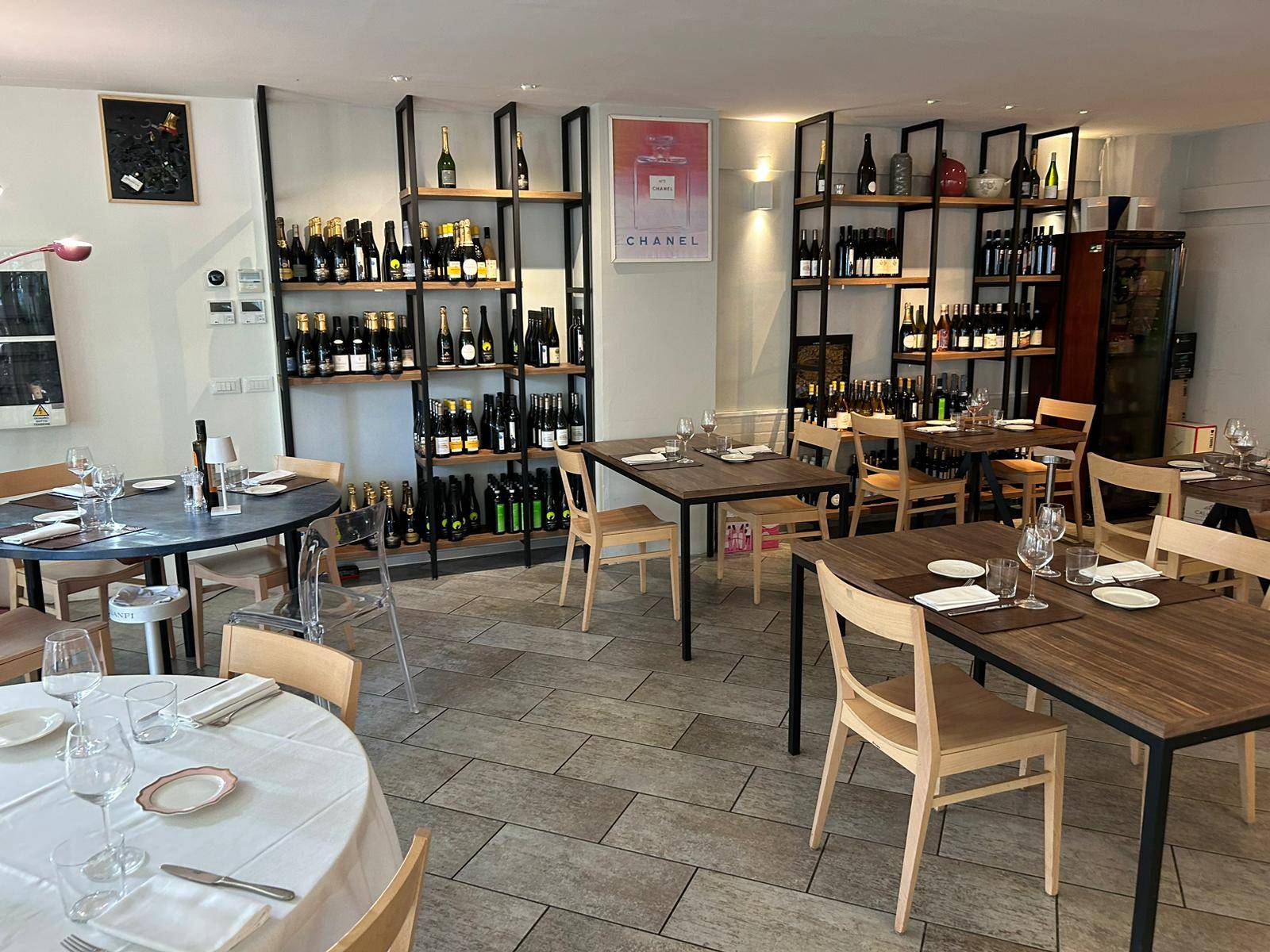 Locale commerciale in vendita a Riccione