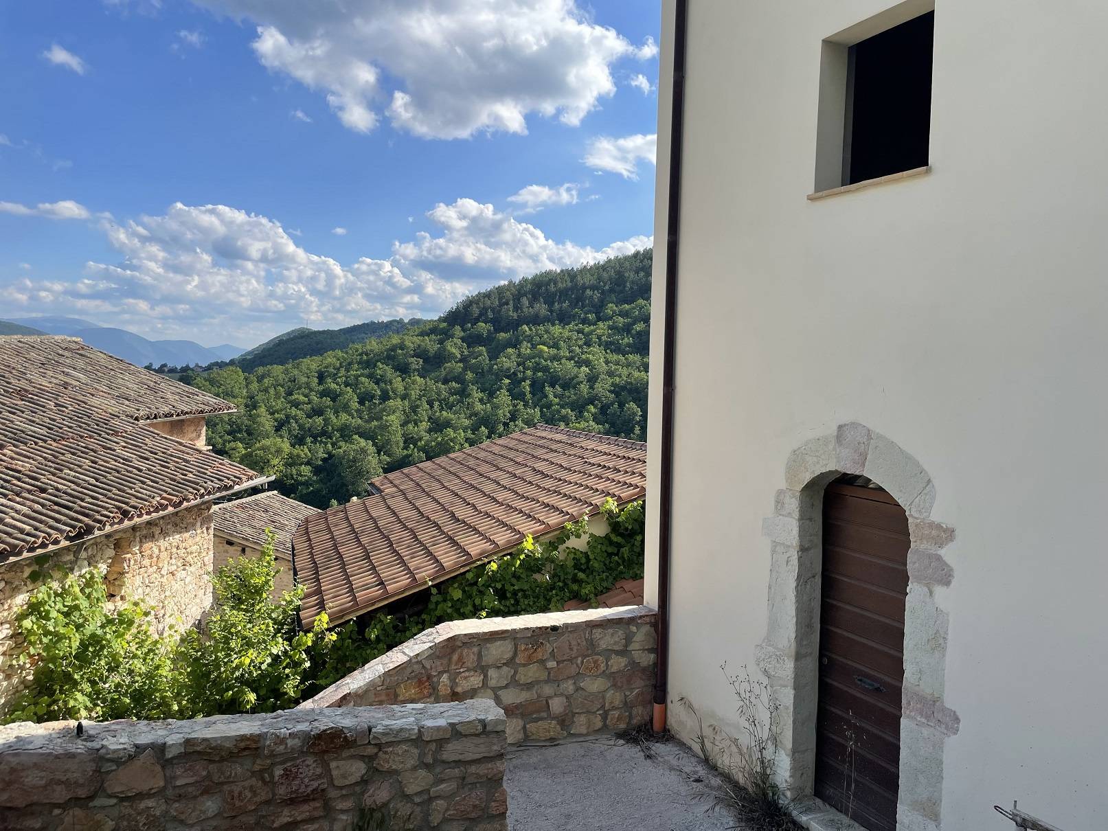 2 locali in vendita a Sellano
