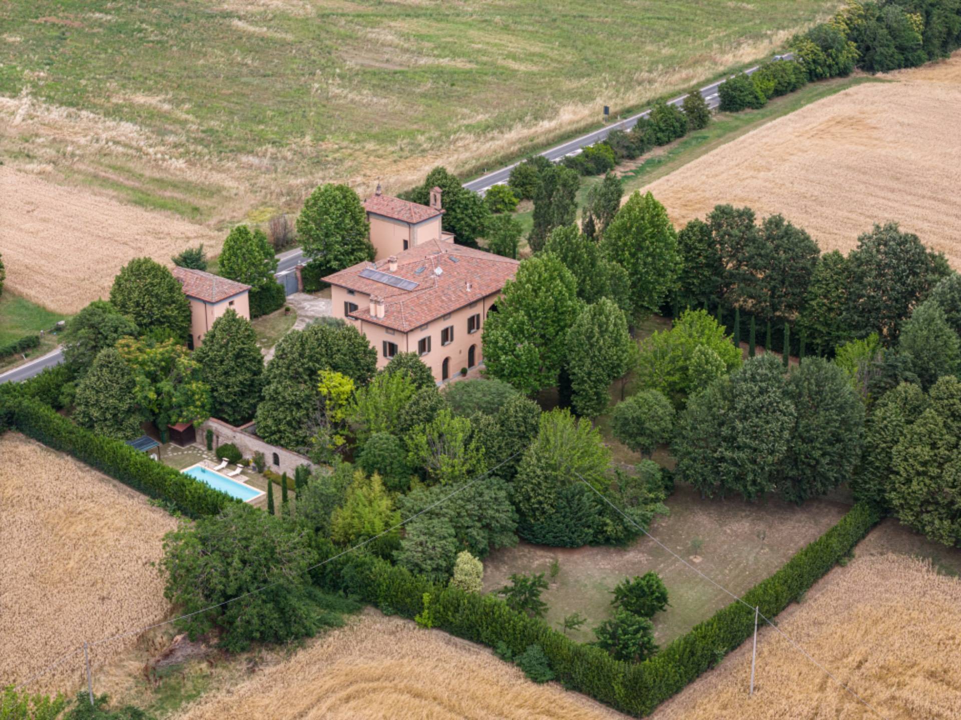 Villa for sale in Imola