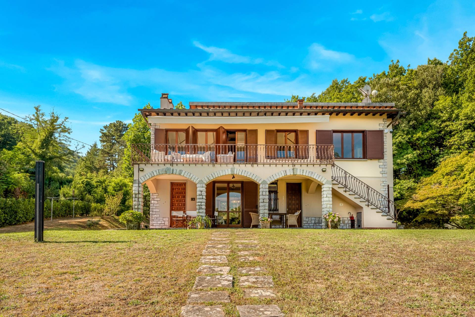 Villa for sale in Lucca