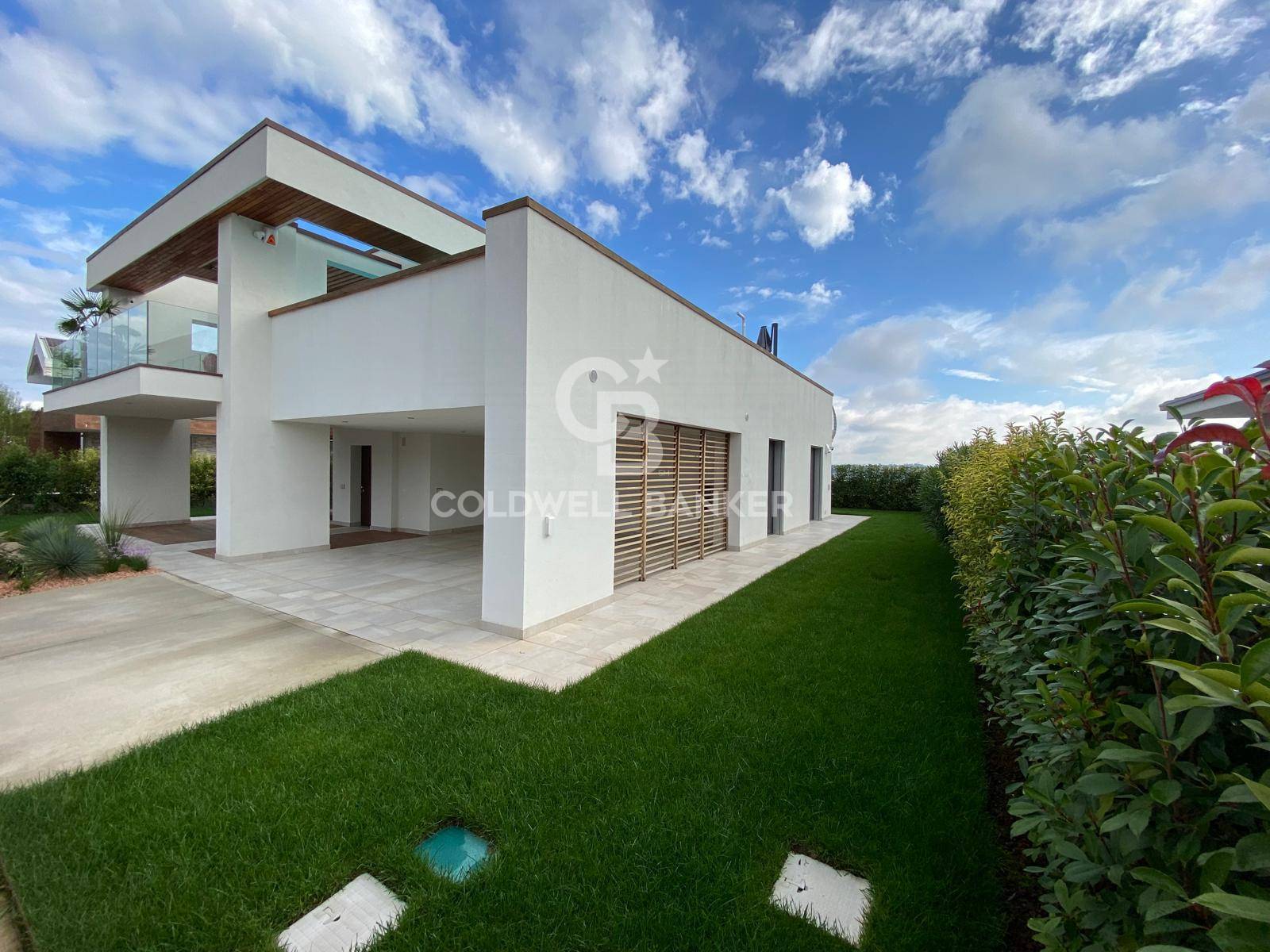 Villa in vendita a Peschiera del Garda