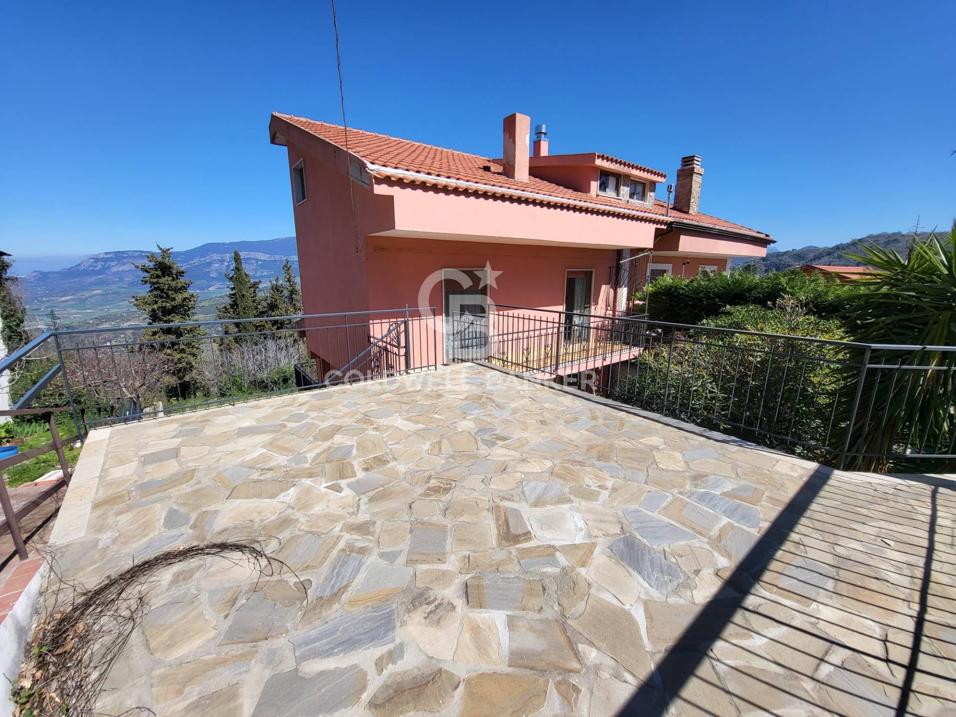 Villa bifamiliare in vendita a Ogliastro Cilento