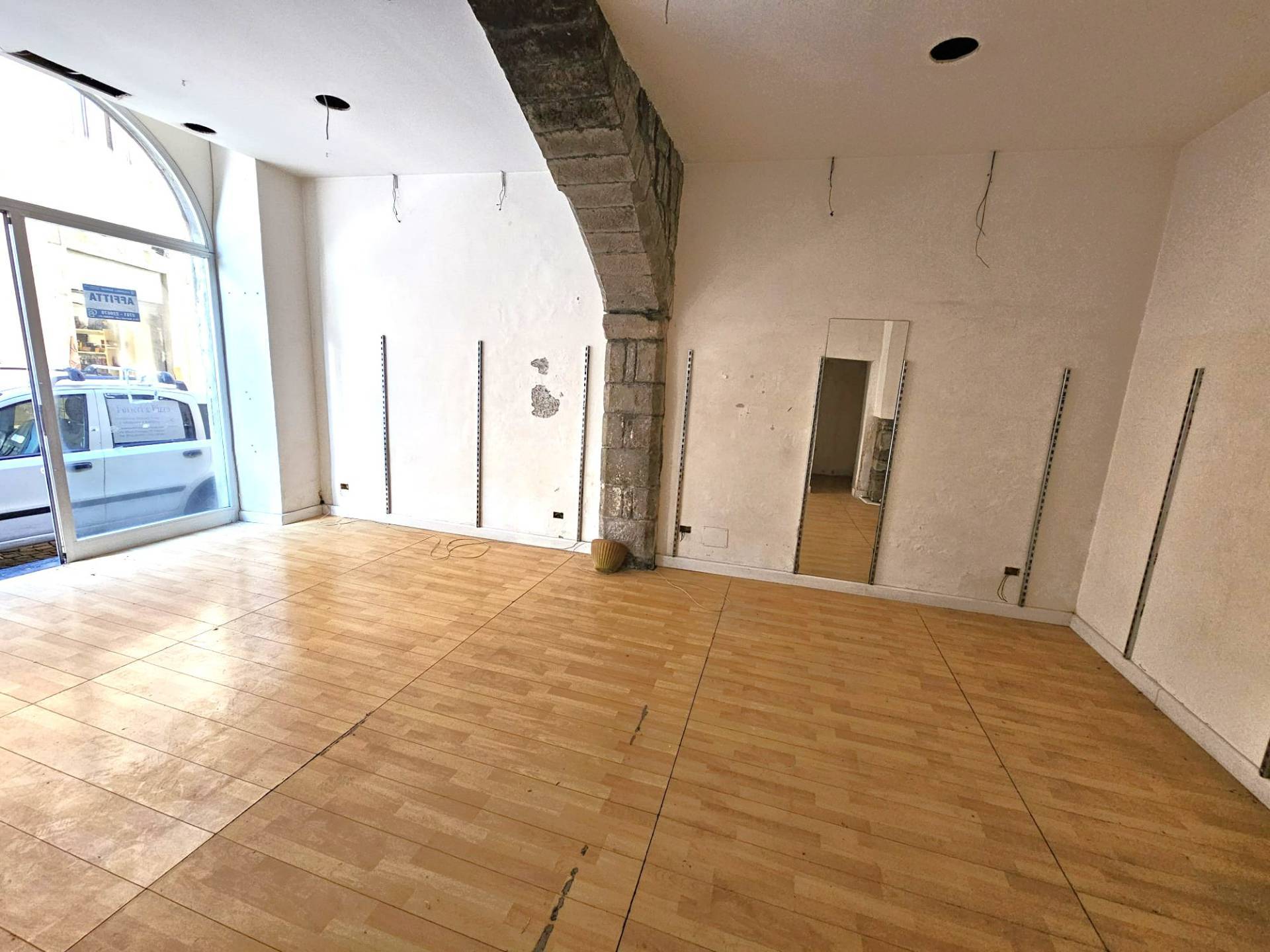 Locale commerciale in affitto a Viterbo