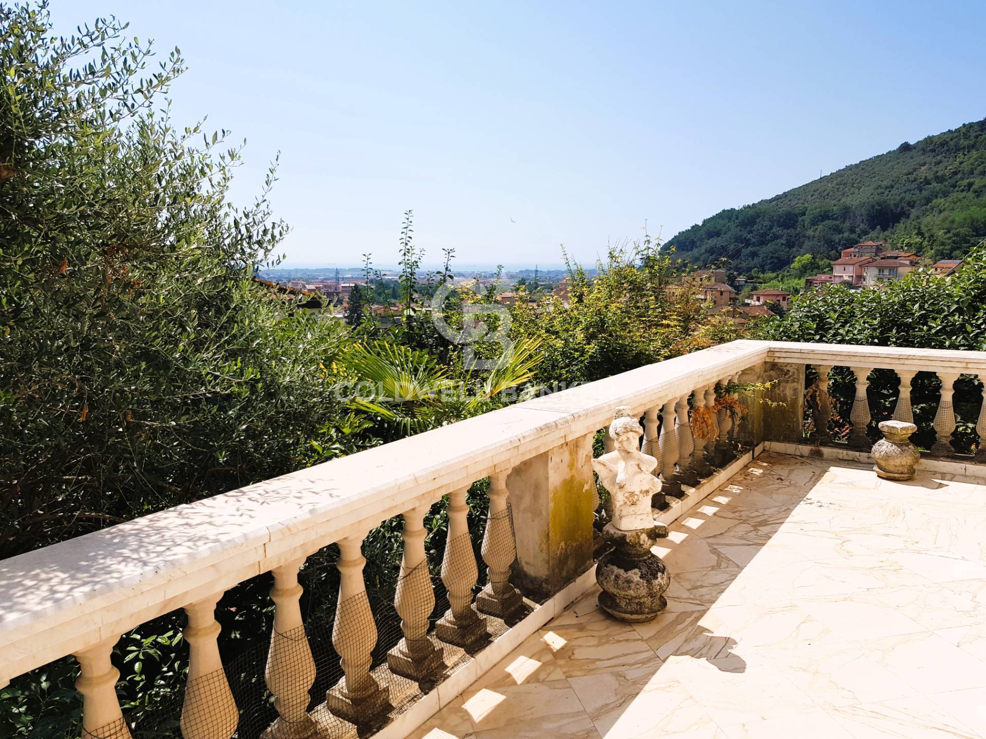 Villa in vendita a Carrara