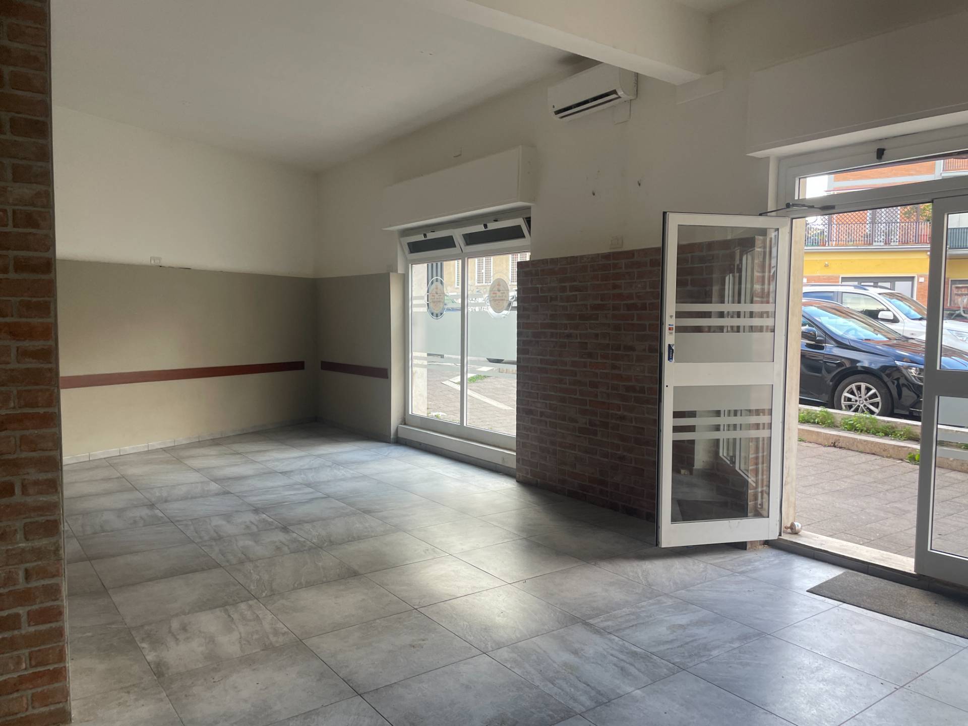 Locale commerciale in vendita a Roma