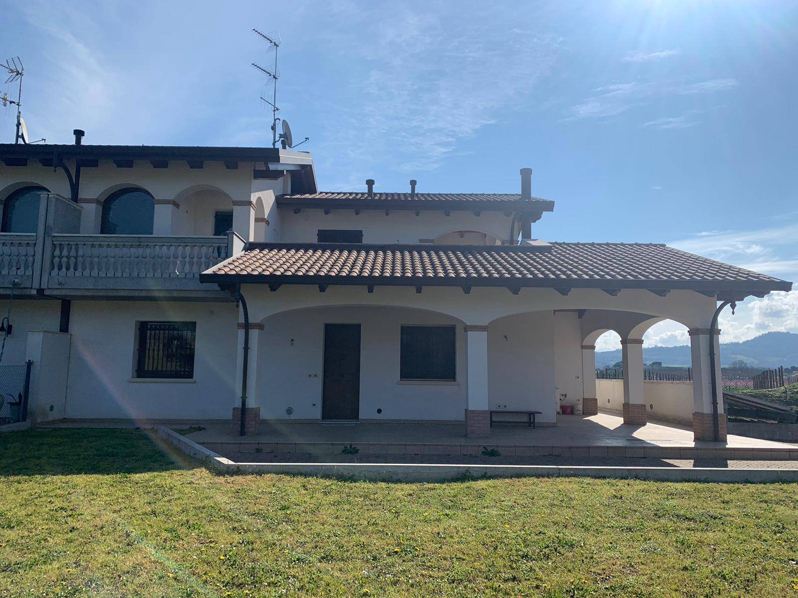 Villa bifamiliare in vendita a Cesena