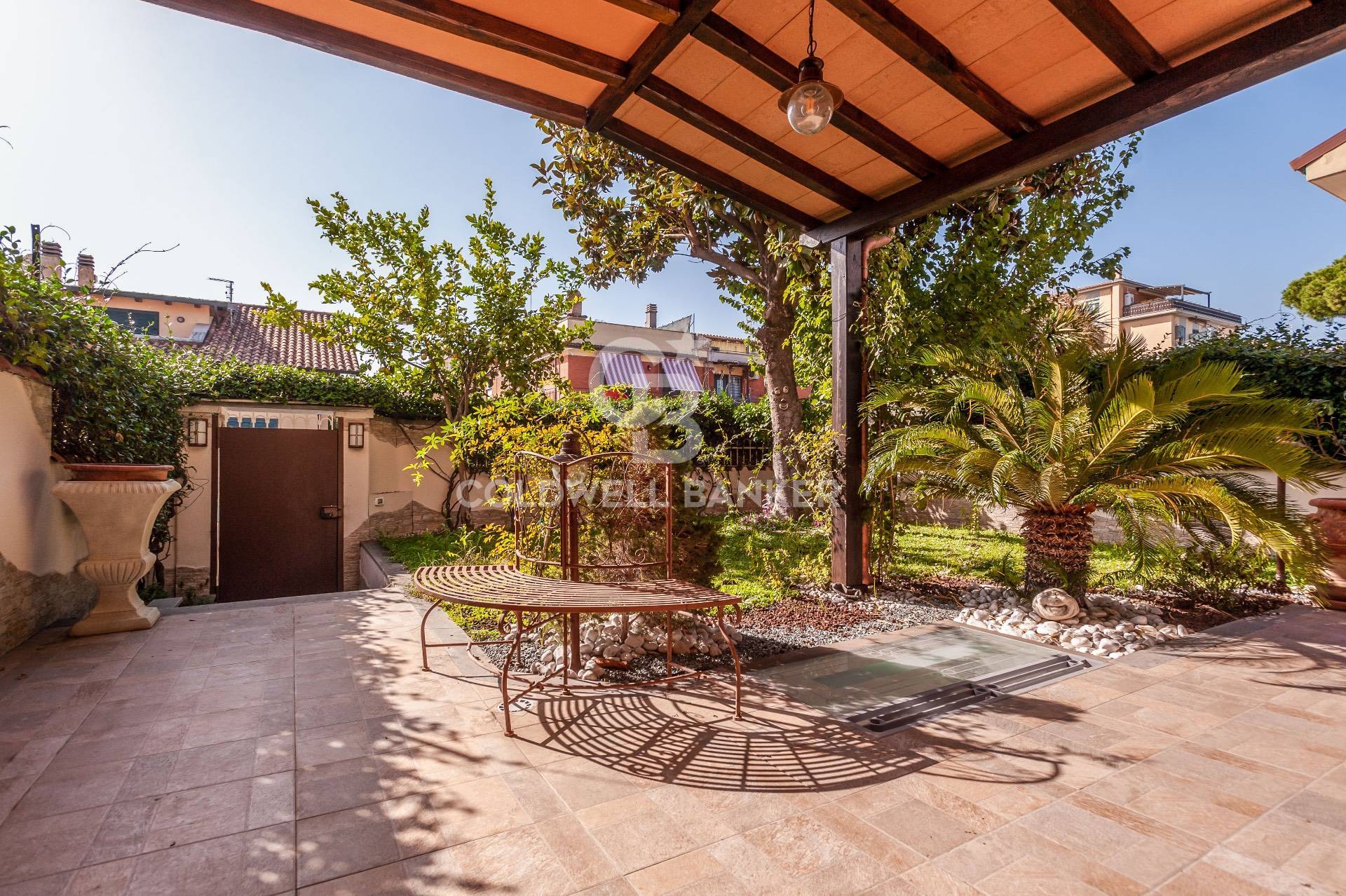 Villa trifamiliare in vendita a Ciampino