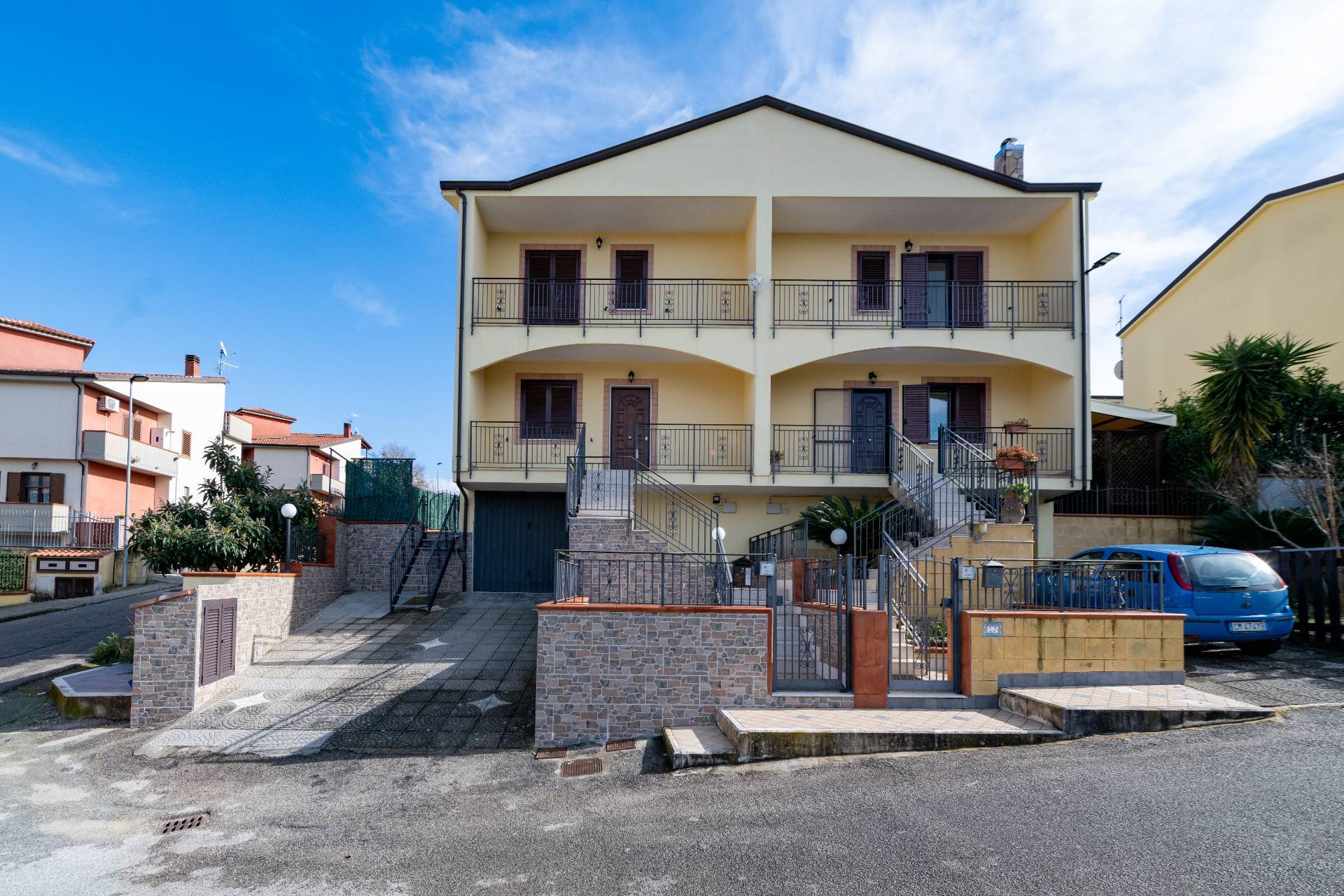 Two-family villa for sale in Castelnuovo Cilento