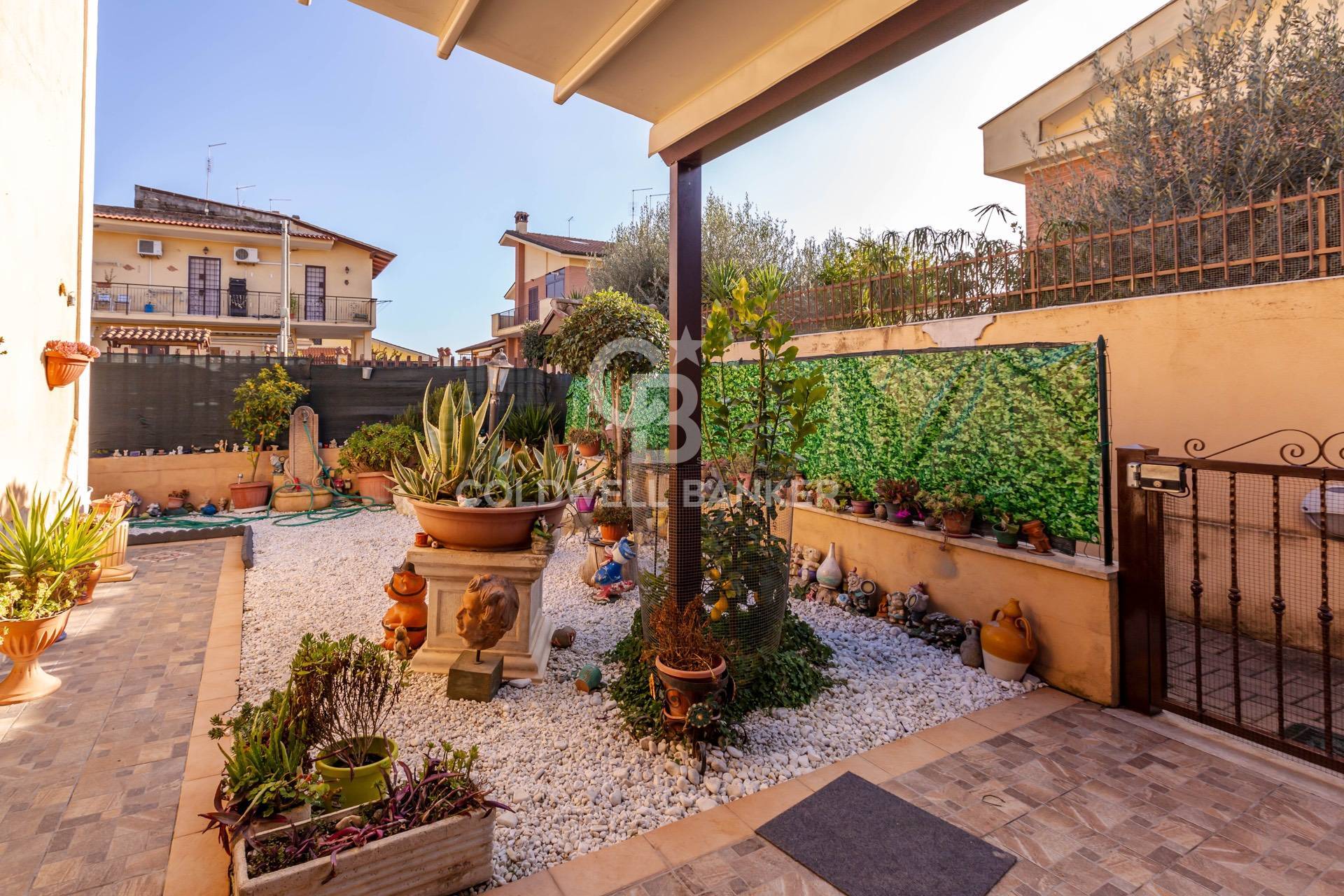 Appartamento indipendente in vendita a Roma