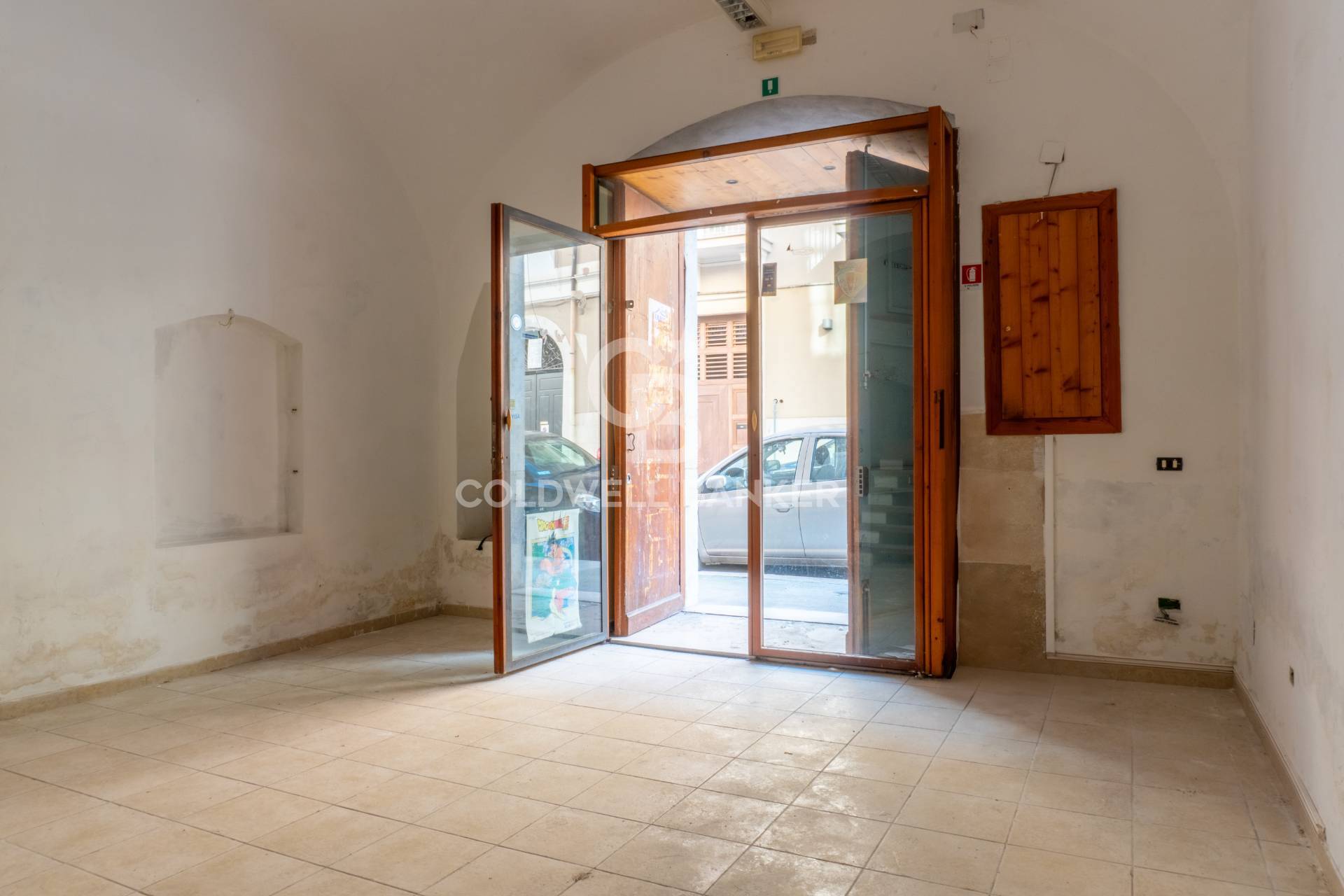 Locale commerciale in vendita a Trani