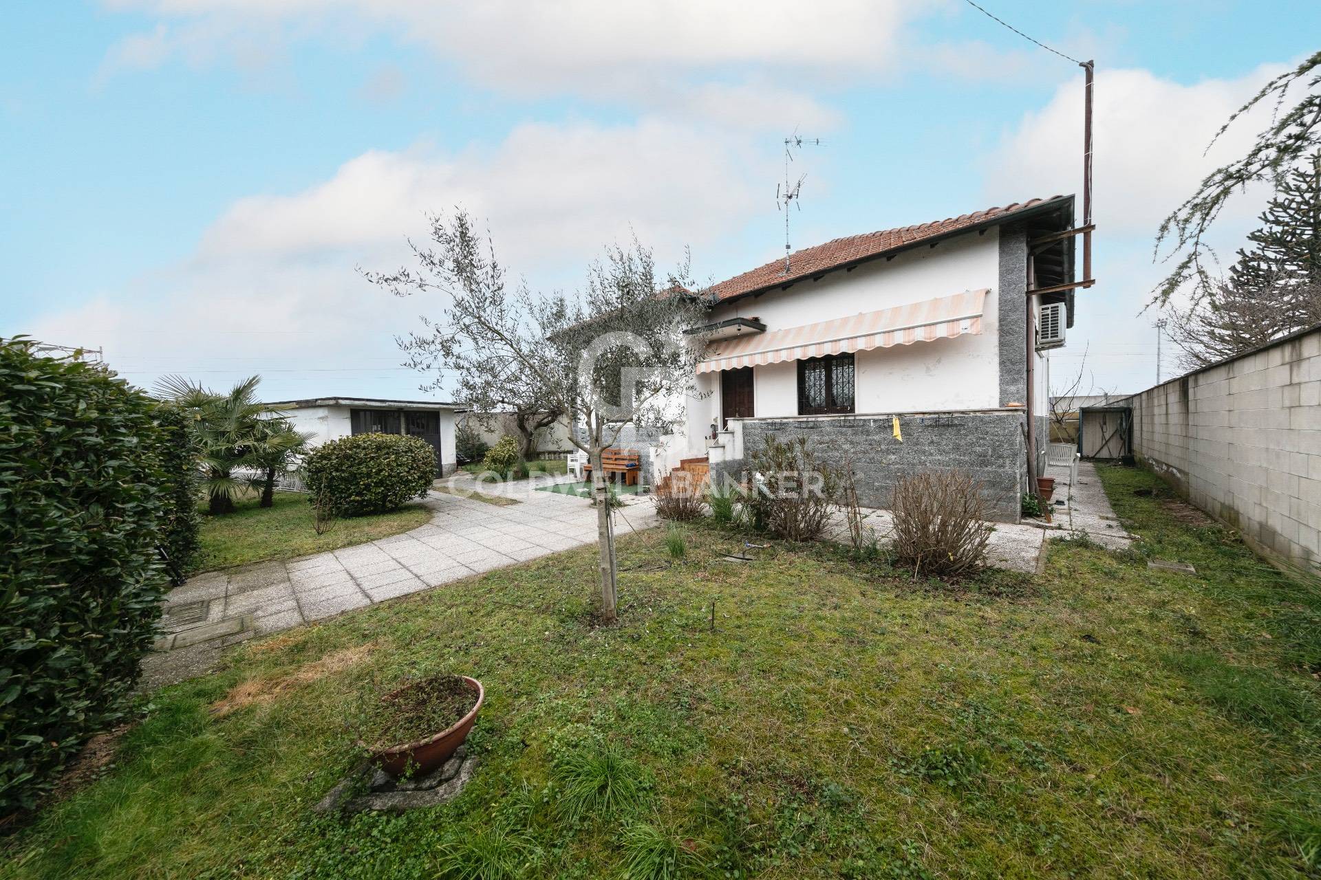 Villa for sale in Magnago