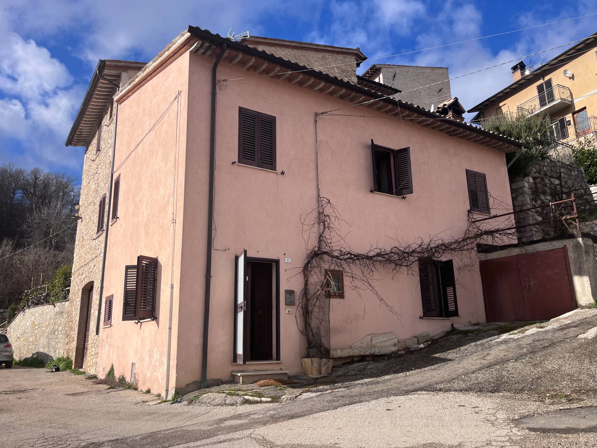 Casa semi indipendente in vendita a Sellano