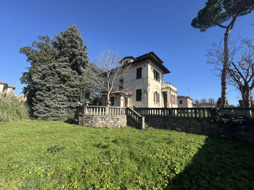 Villa in vendita a Lucca