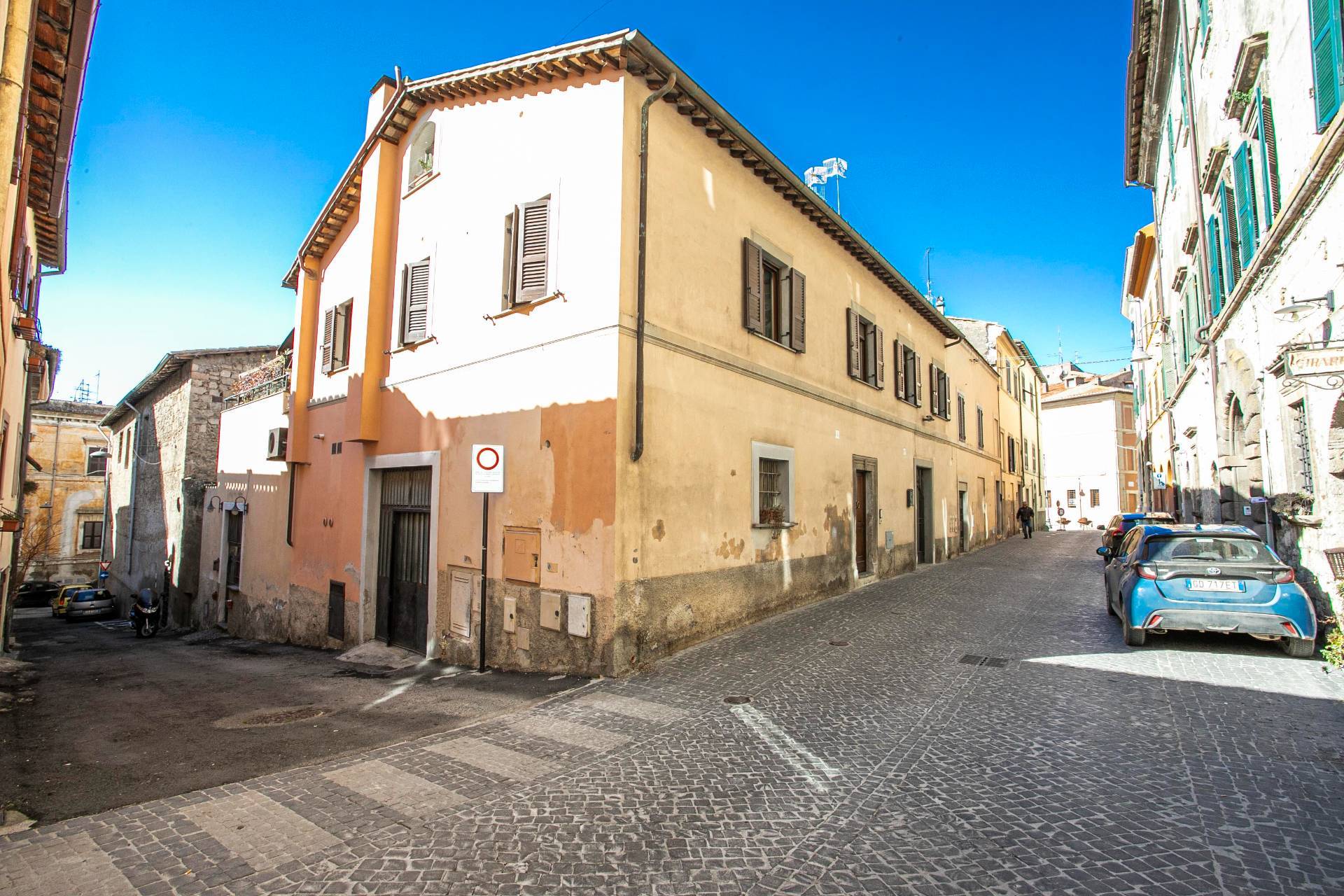 Locale commerciale in vendita a Tarquinia