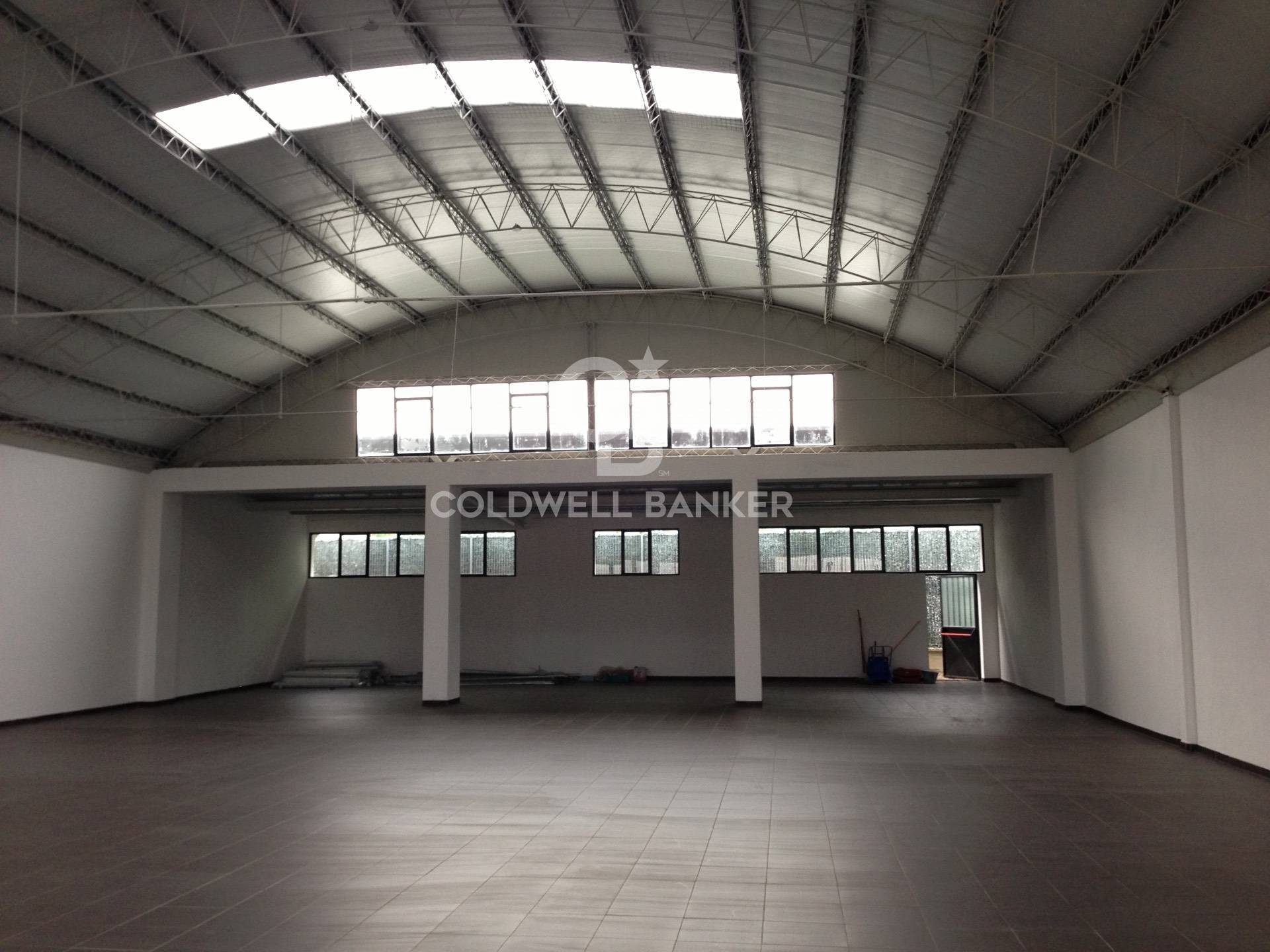 Magazzino in vendita a Signa