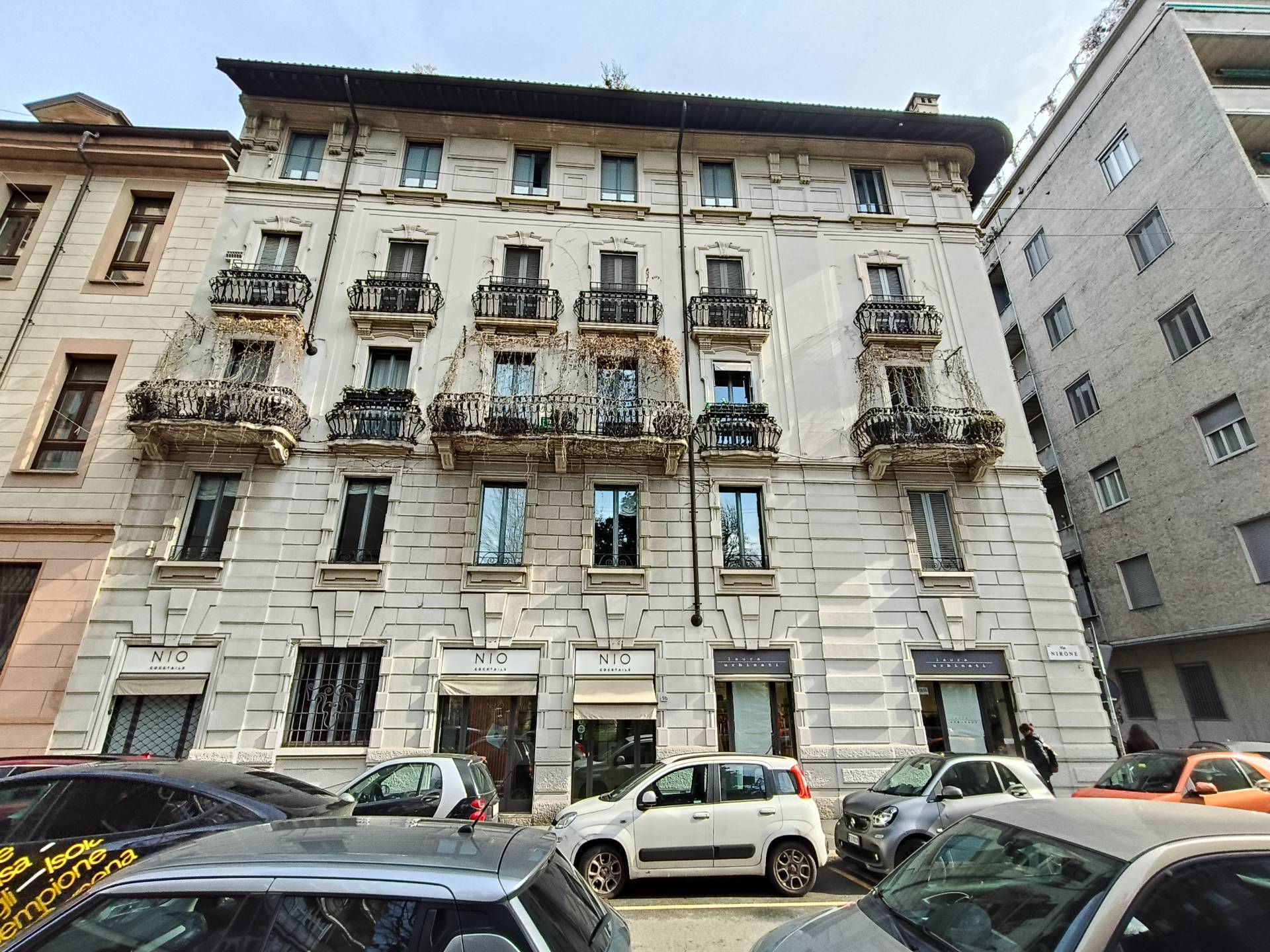 Locale commerciale in vendita a Milano