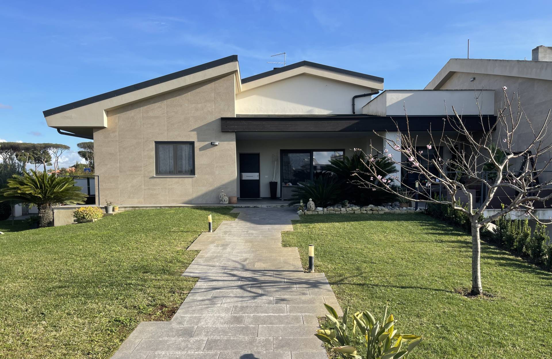 Villa quadrifamiliare in vendita a Roma