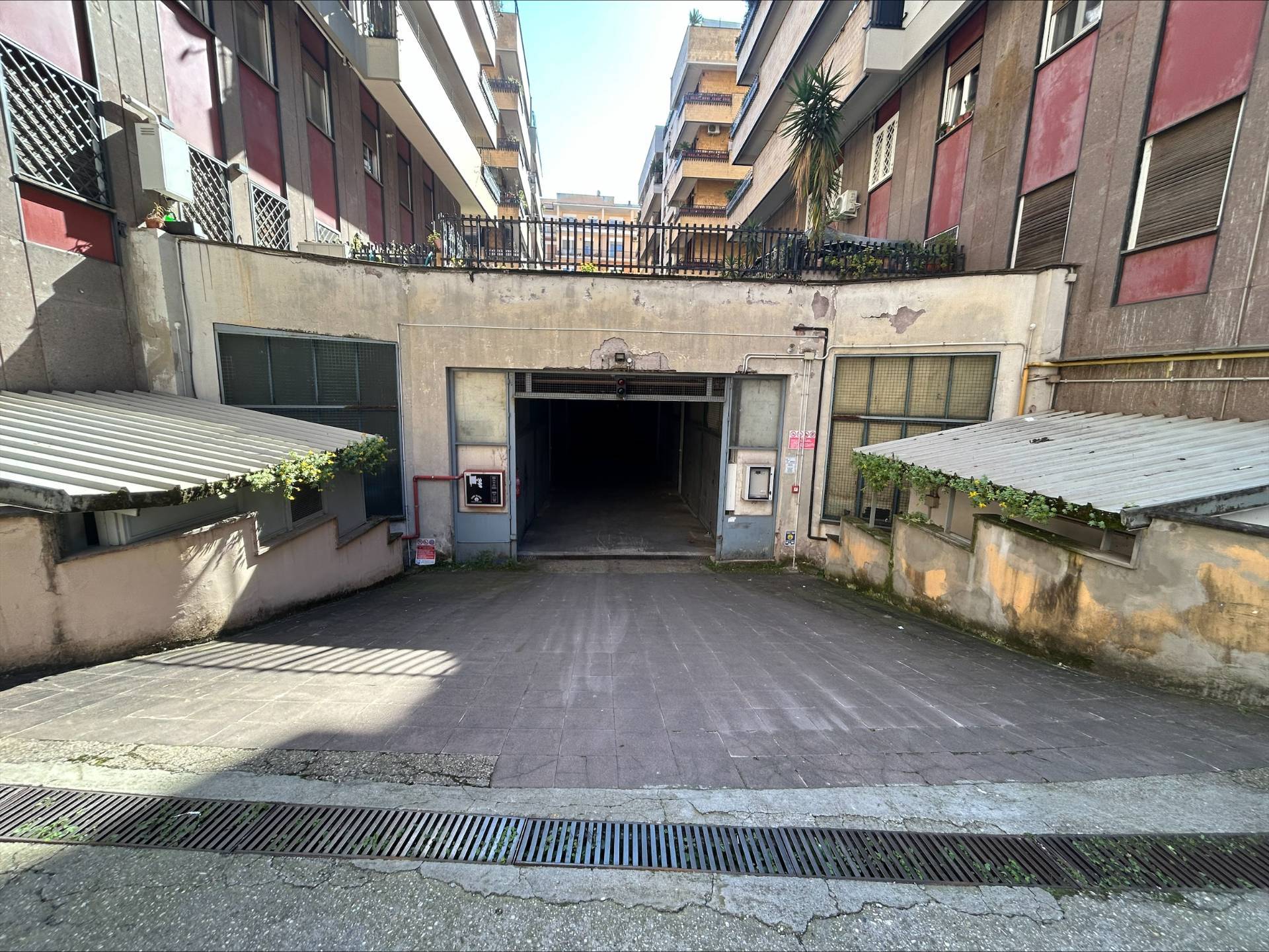 Box / garage for sale in Roma