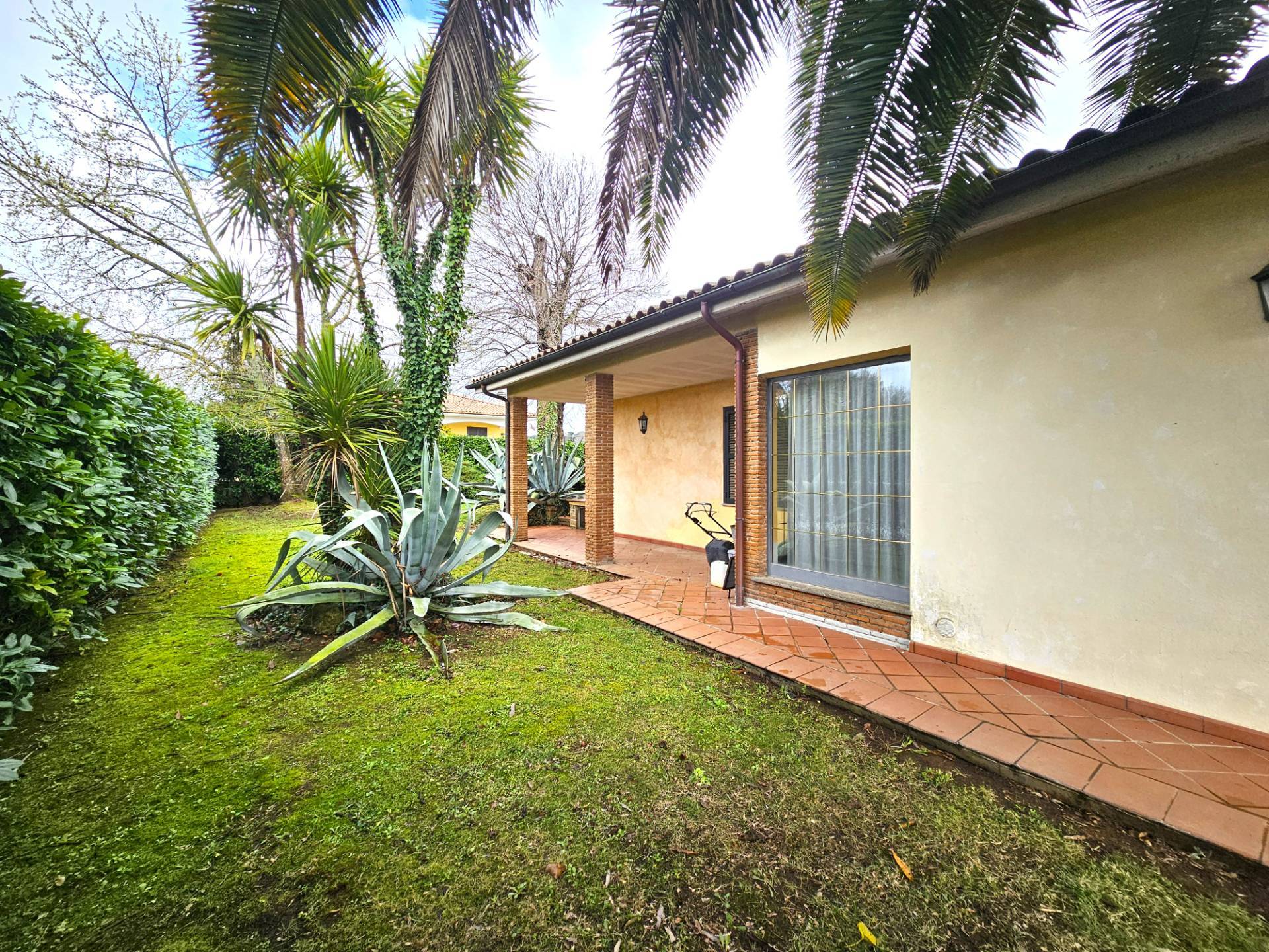Villa for sale in Capranica