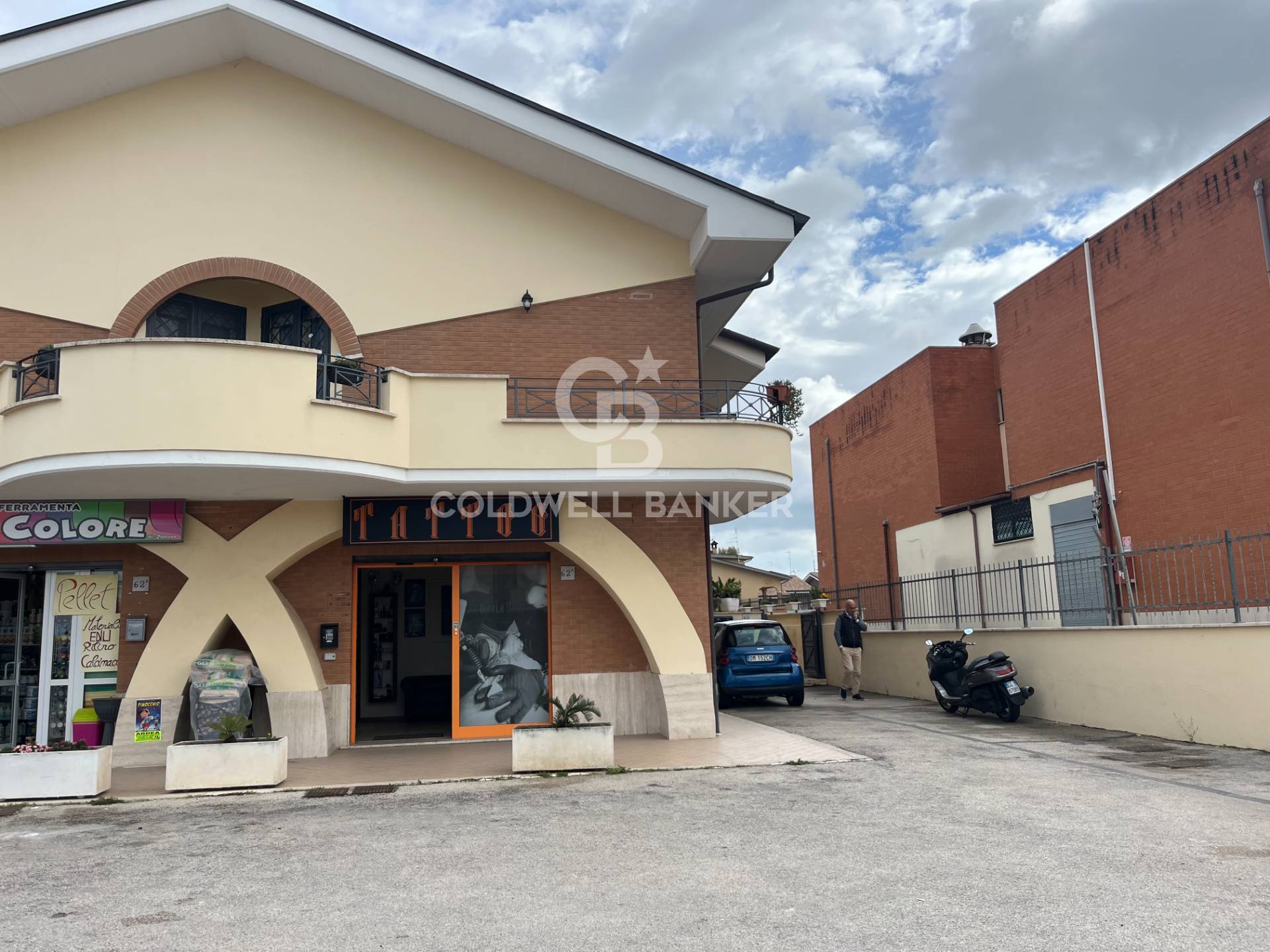 Locale commerciale in affitto a Ardea