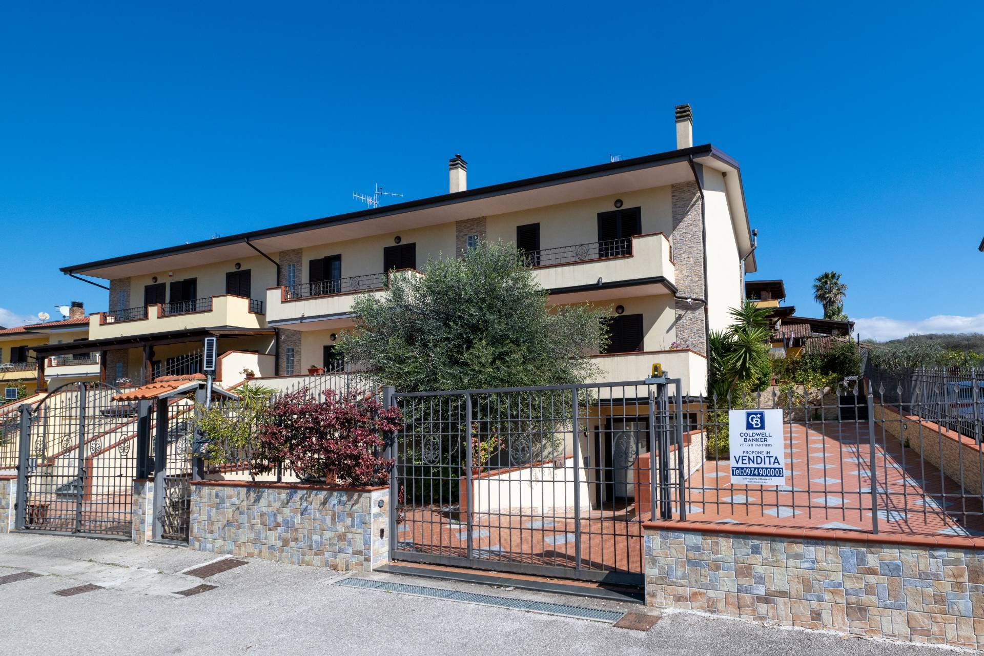 Villa trifamiliare in vendita a Castelnuovo Cilento