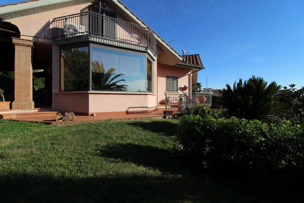 Villa bifamiliare in vendita a Monterotondo