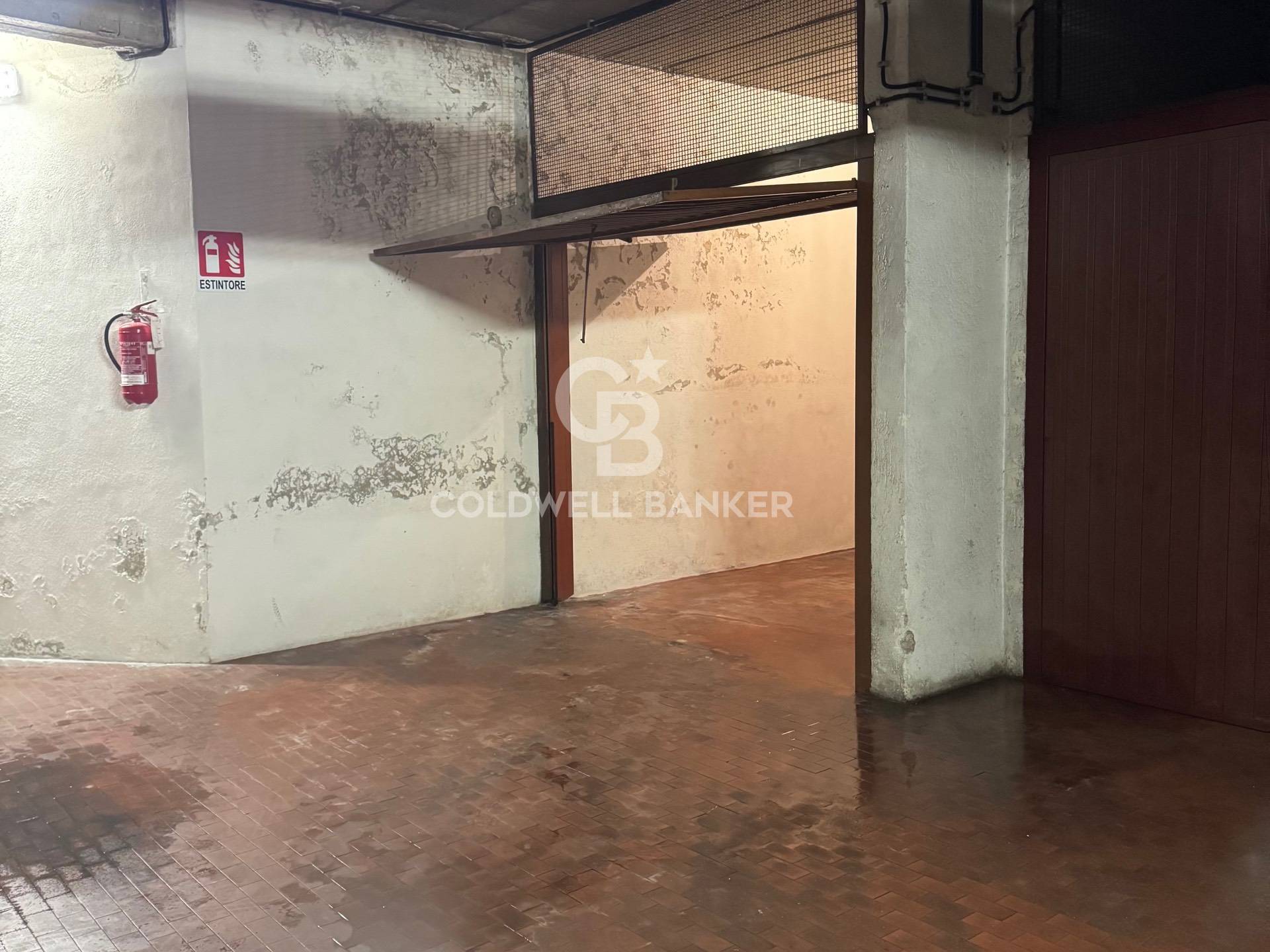Garage / Box: for sale in Roma