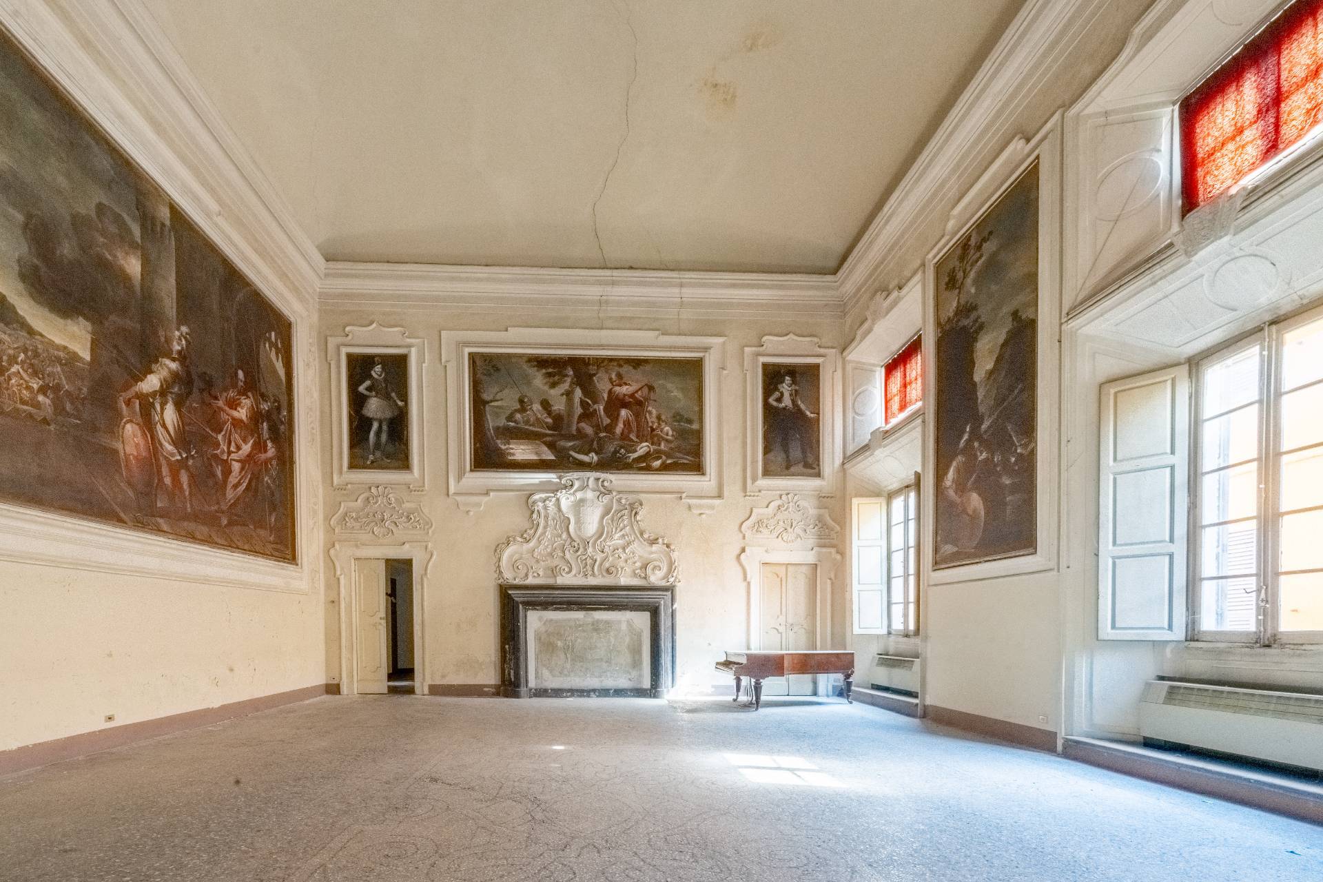 Building for sale in Piacenza