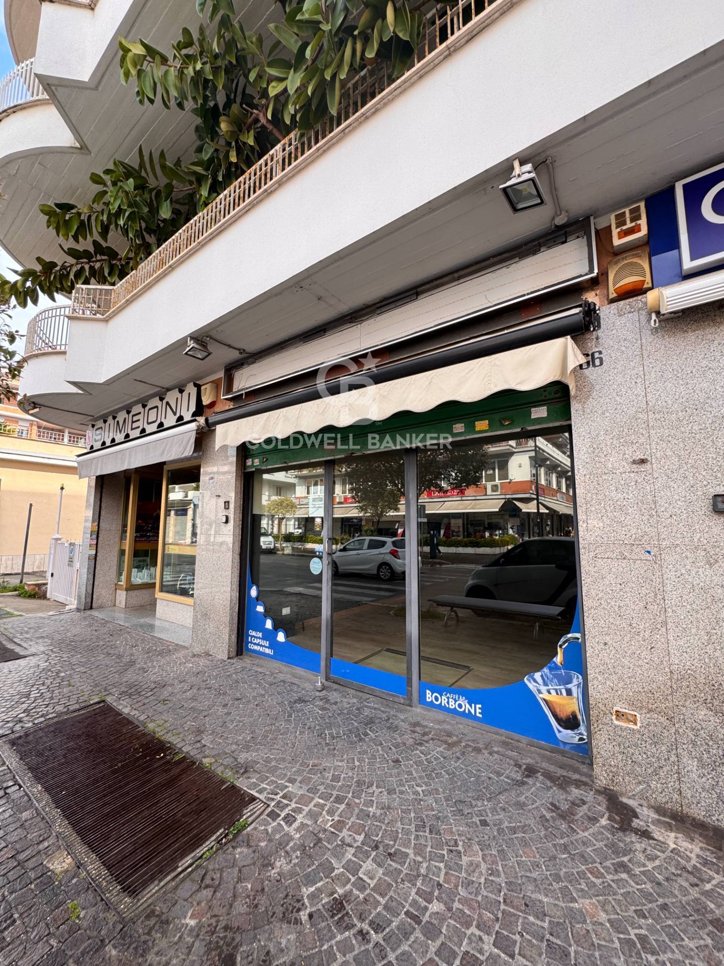Locale commerciale in affitto a Pomezia
