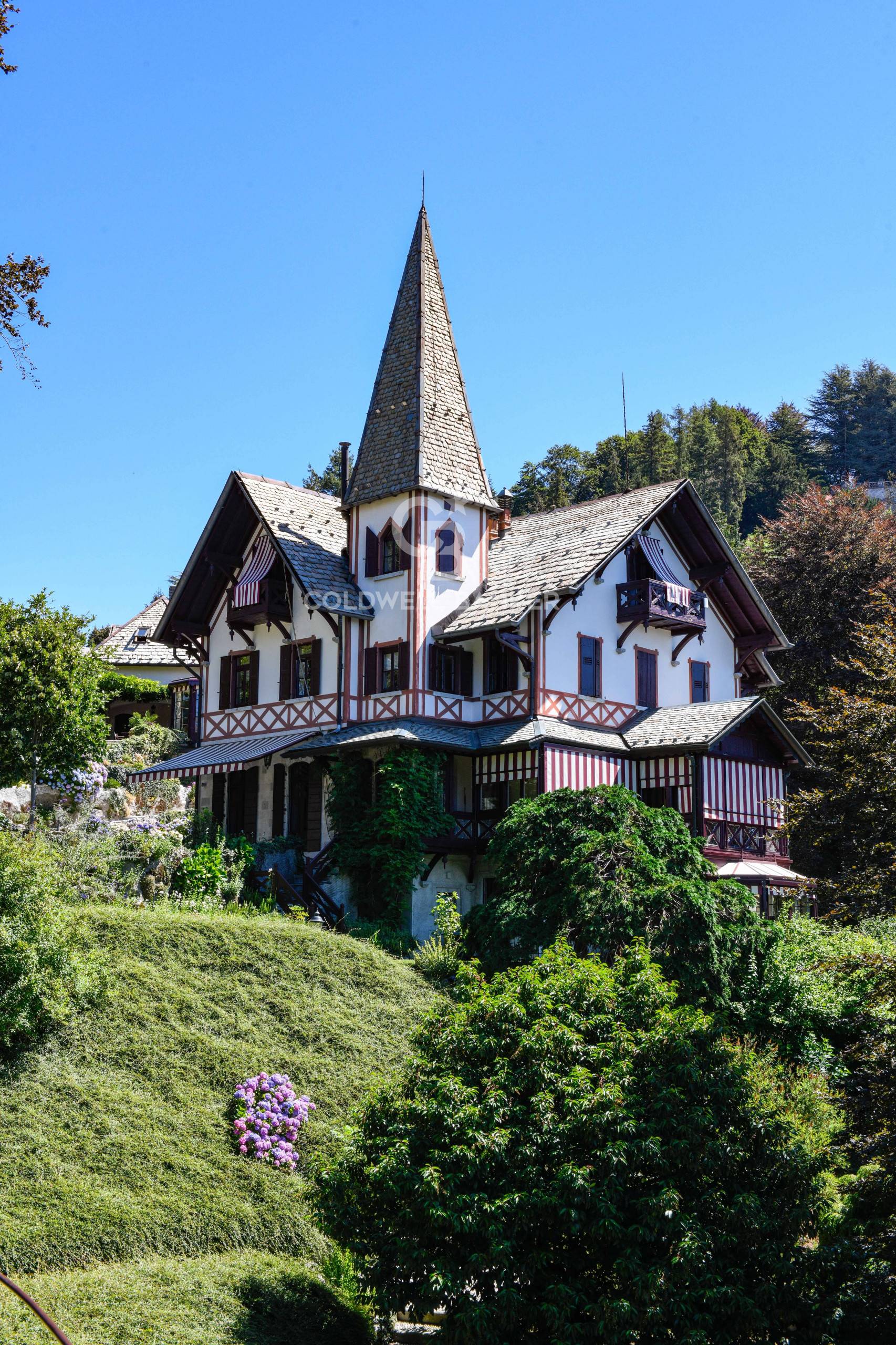 Villa in vendita a Brunate (CO)