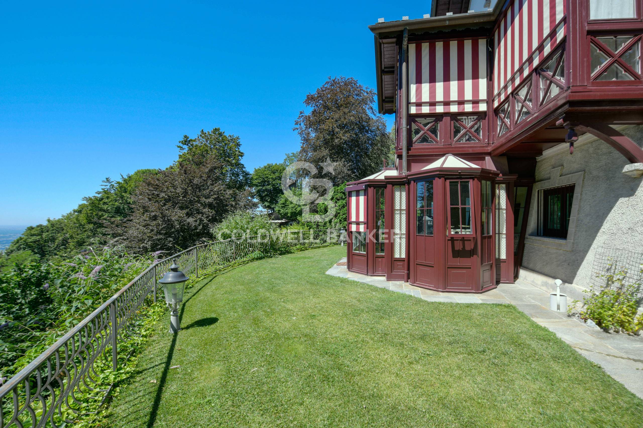 Villa in vendita a Brunate (CO)