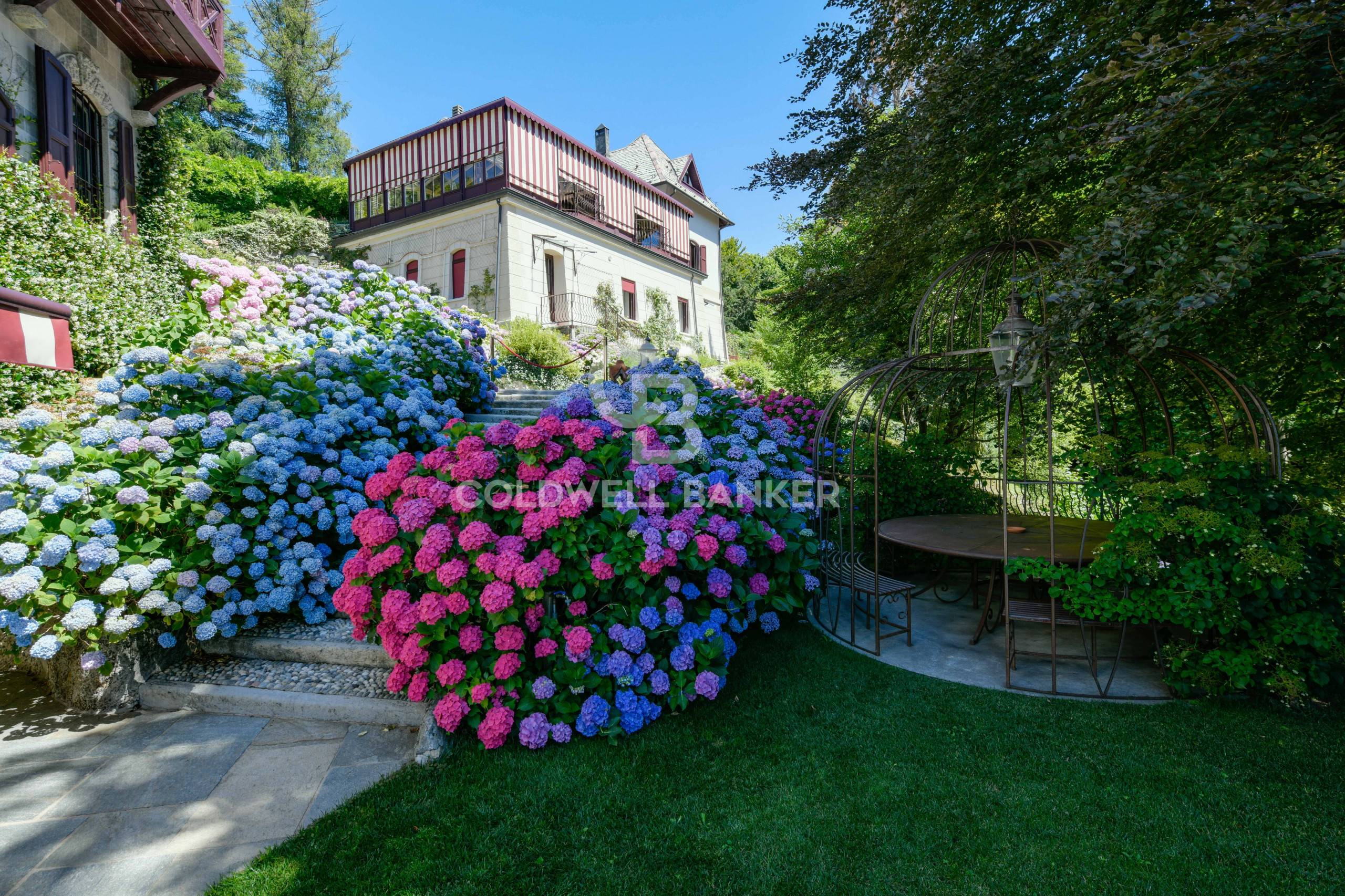 Villa in vendita a Brunate (CO)