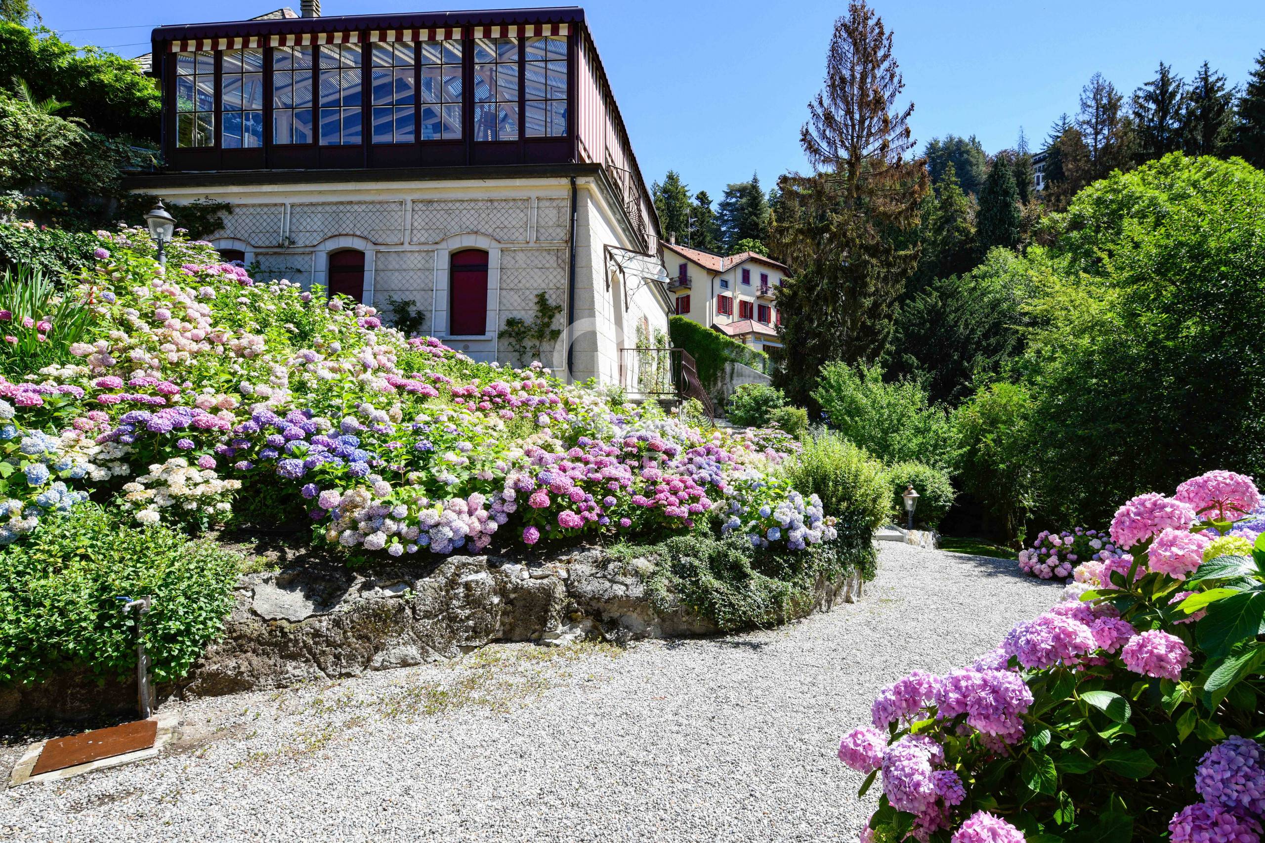 Villa in vendita a Brunate (CO)