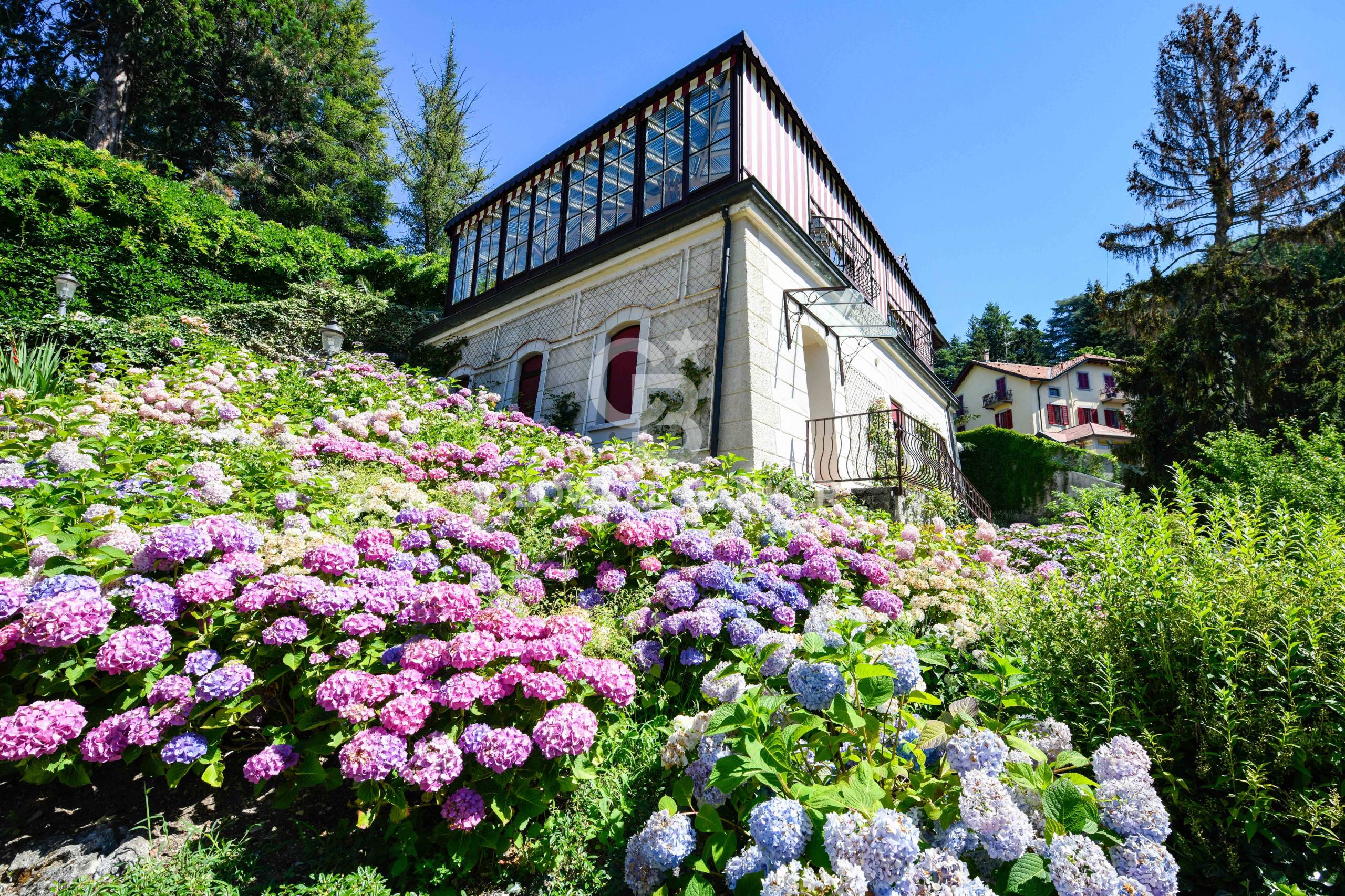 Villa in vendita a Brunate (CO)