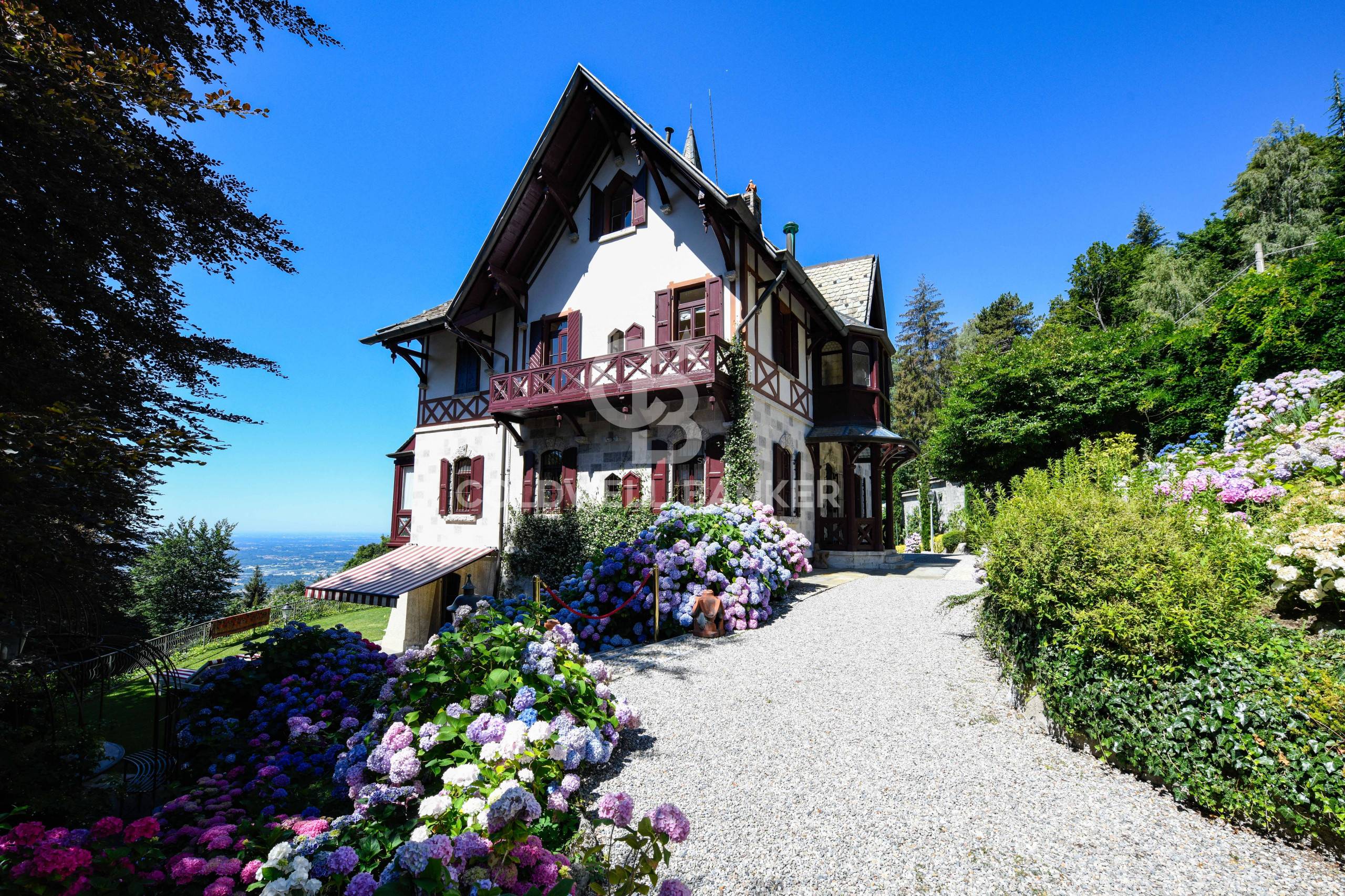 Villa in vendita a Brunate (CO)