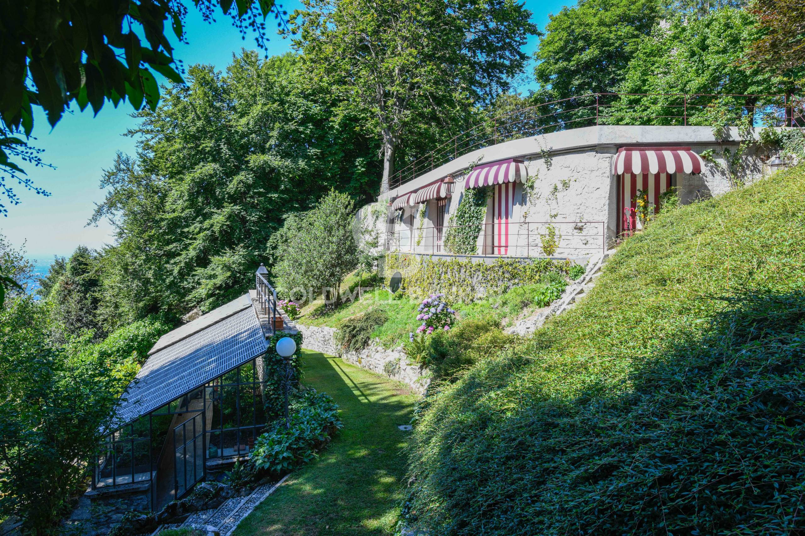 Villa in vendita a Brunate (CO)