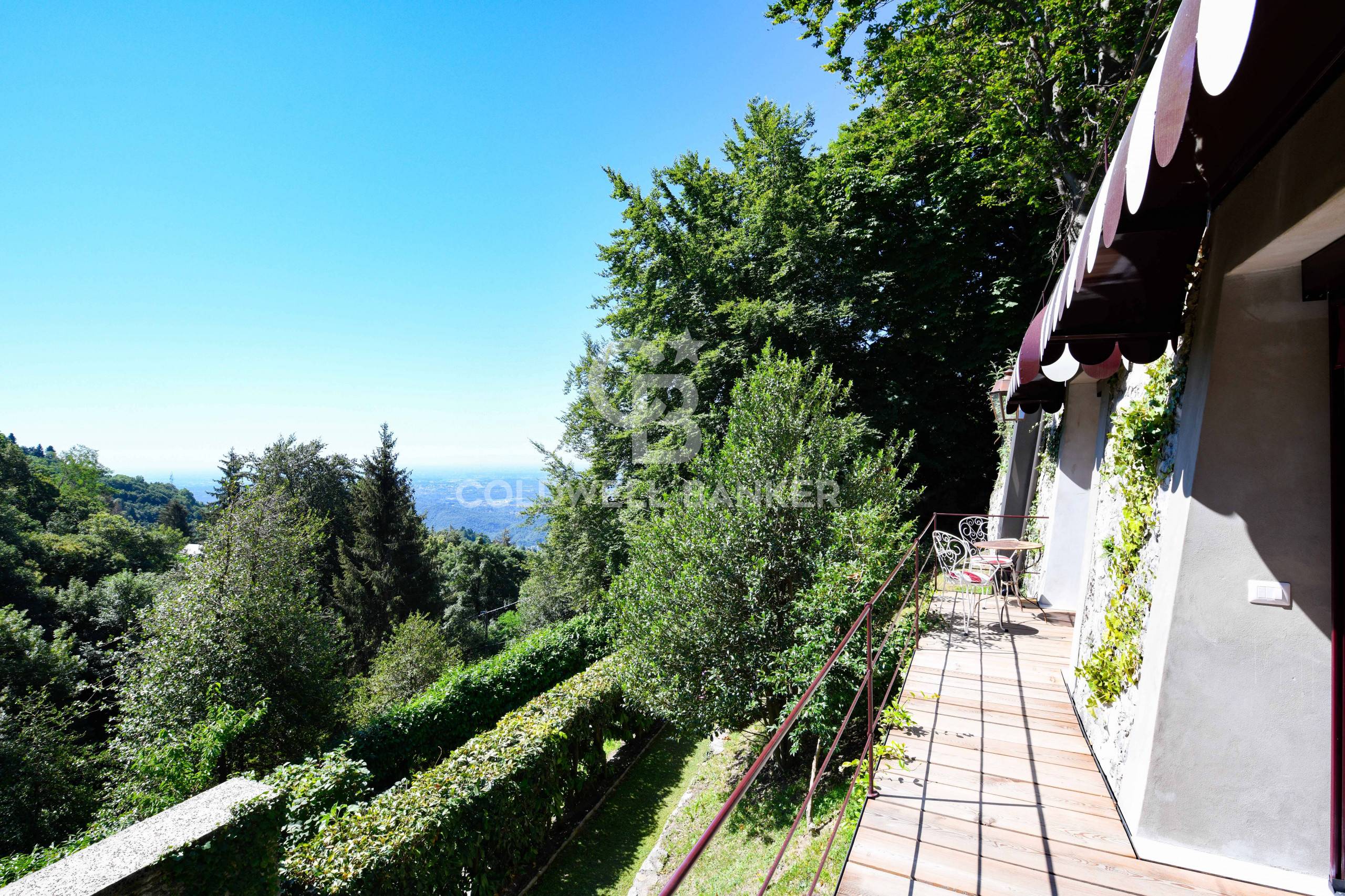 Villa in vendita a Brunate (CO)
