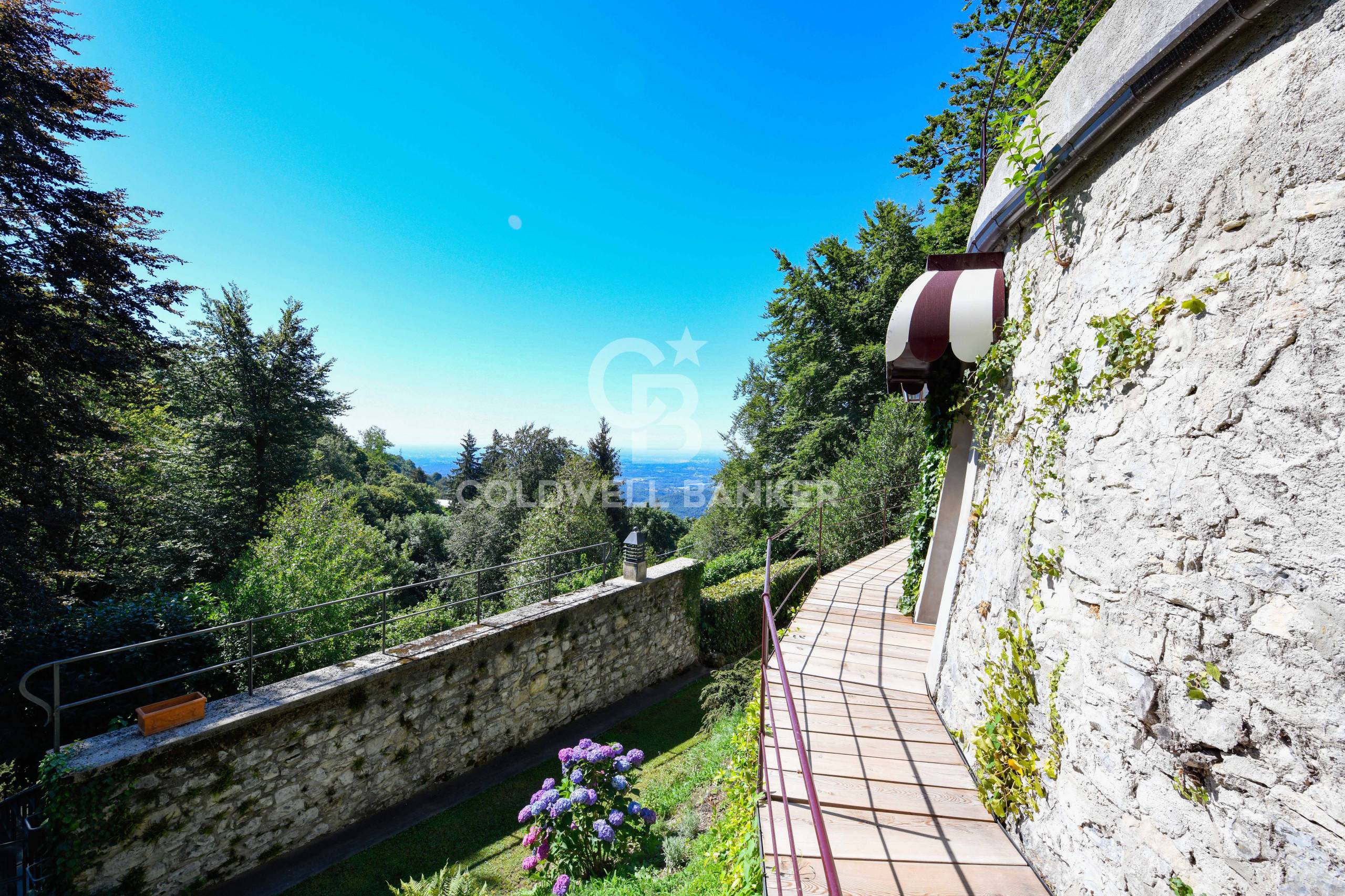 Villa in vendita a Brunate (CO)
