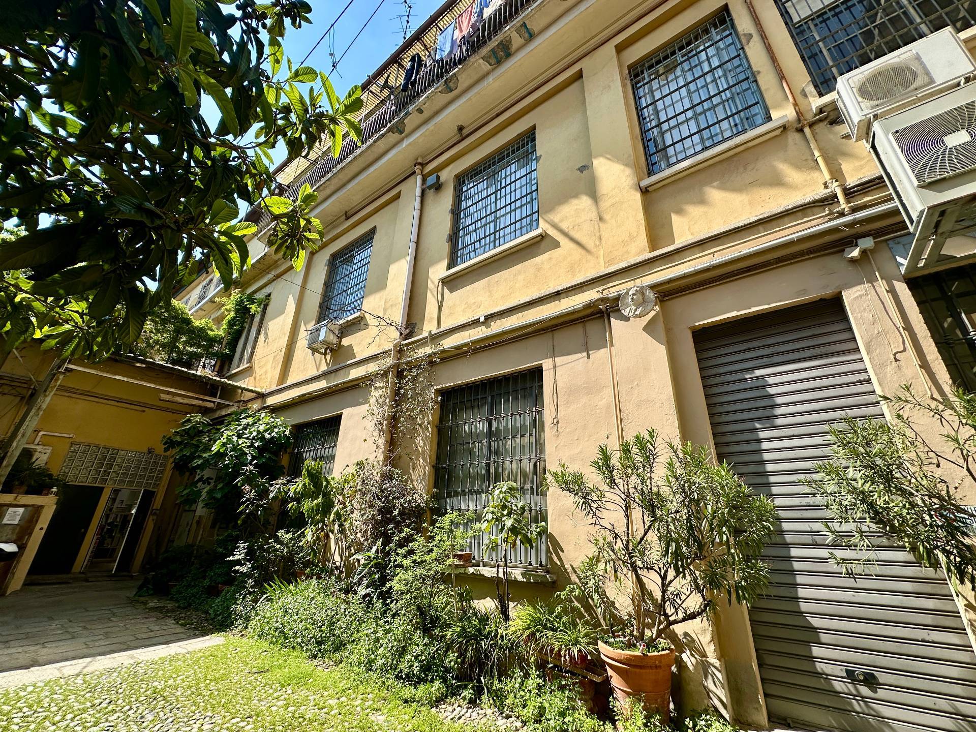 1 locale in affitto a Milano