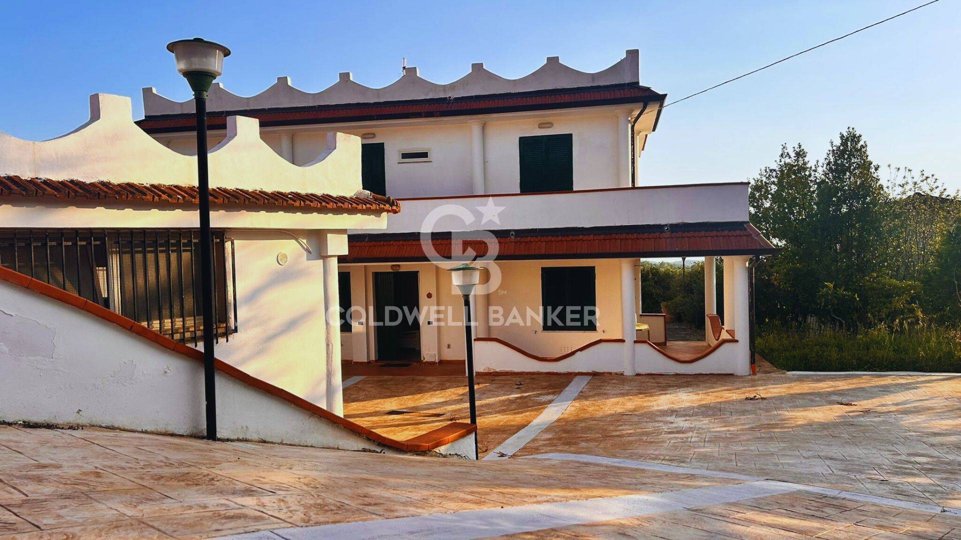 Three-family villa for sale in Centola