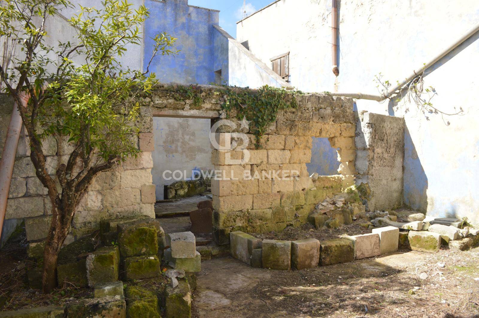 Palazzo in vendita a Uggiano la Chiesa