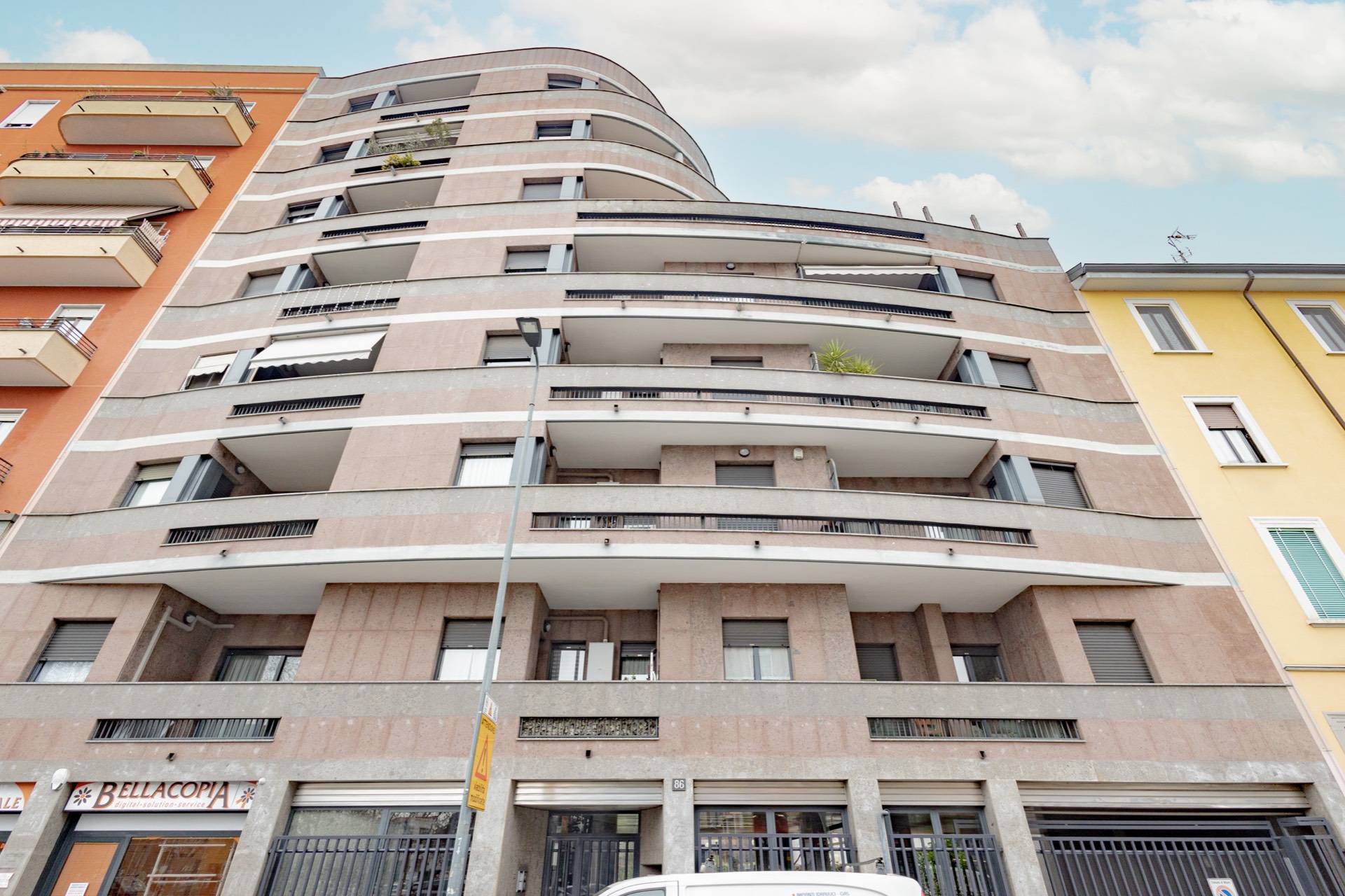 Garage / Box: for sale in Milano