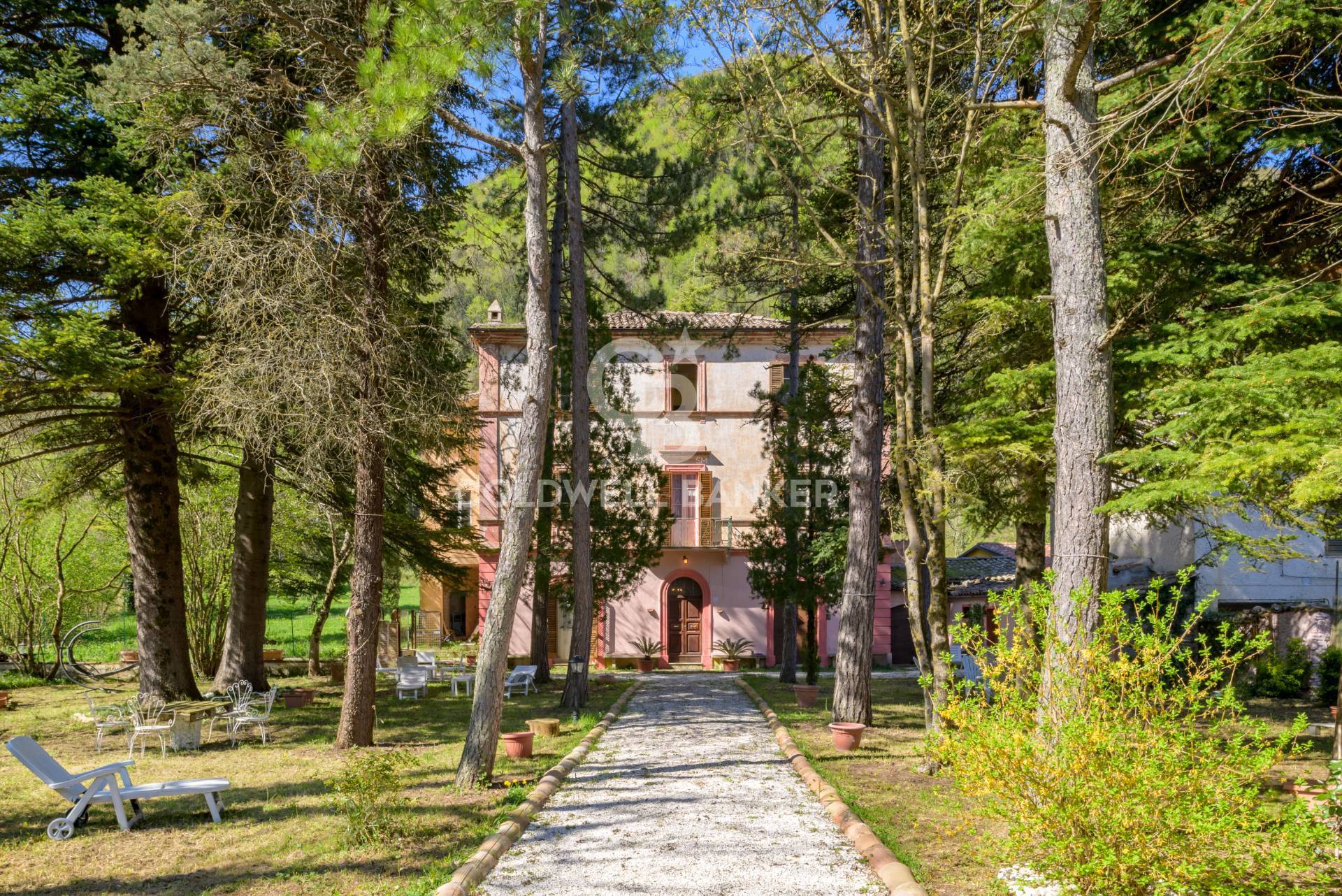 Historical villa: for sale in Fabriano