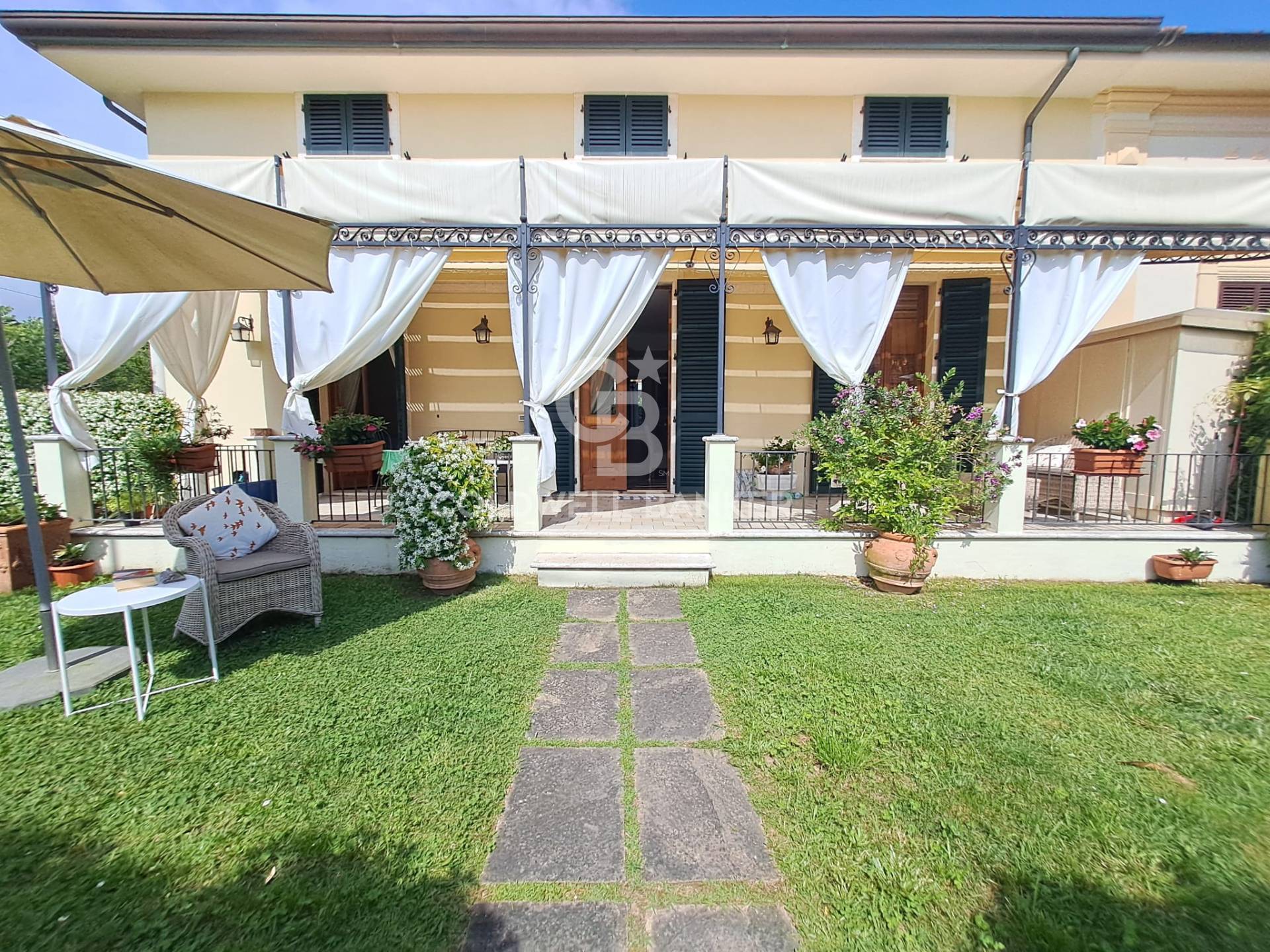 Villa bifamiliare in vendita a Camaiore