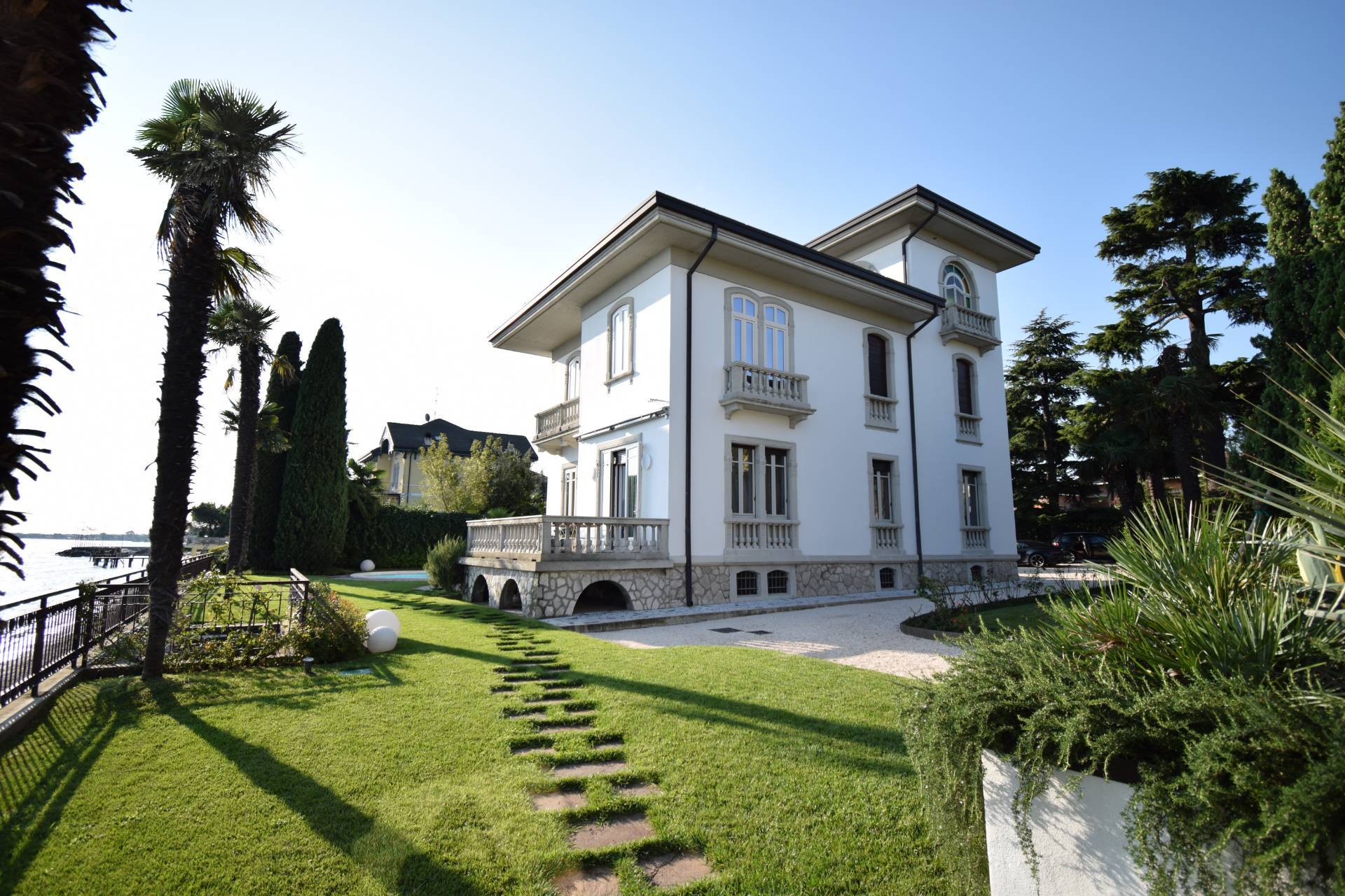 Villa in vendita a Desenzano del Garda