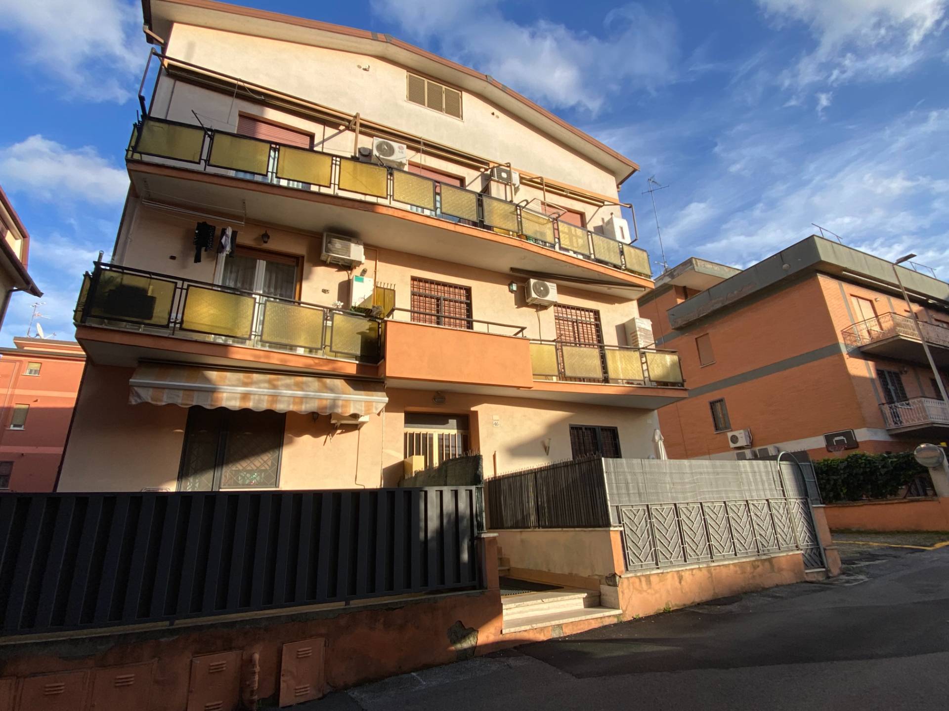 4 or more Rooms for sale in Monterotondo